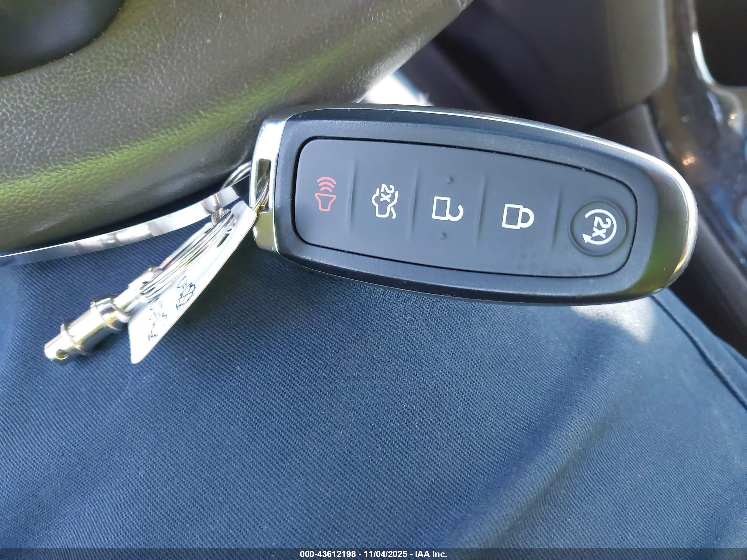 LINCOLN MKS image 11