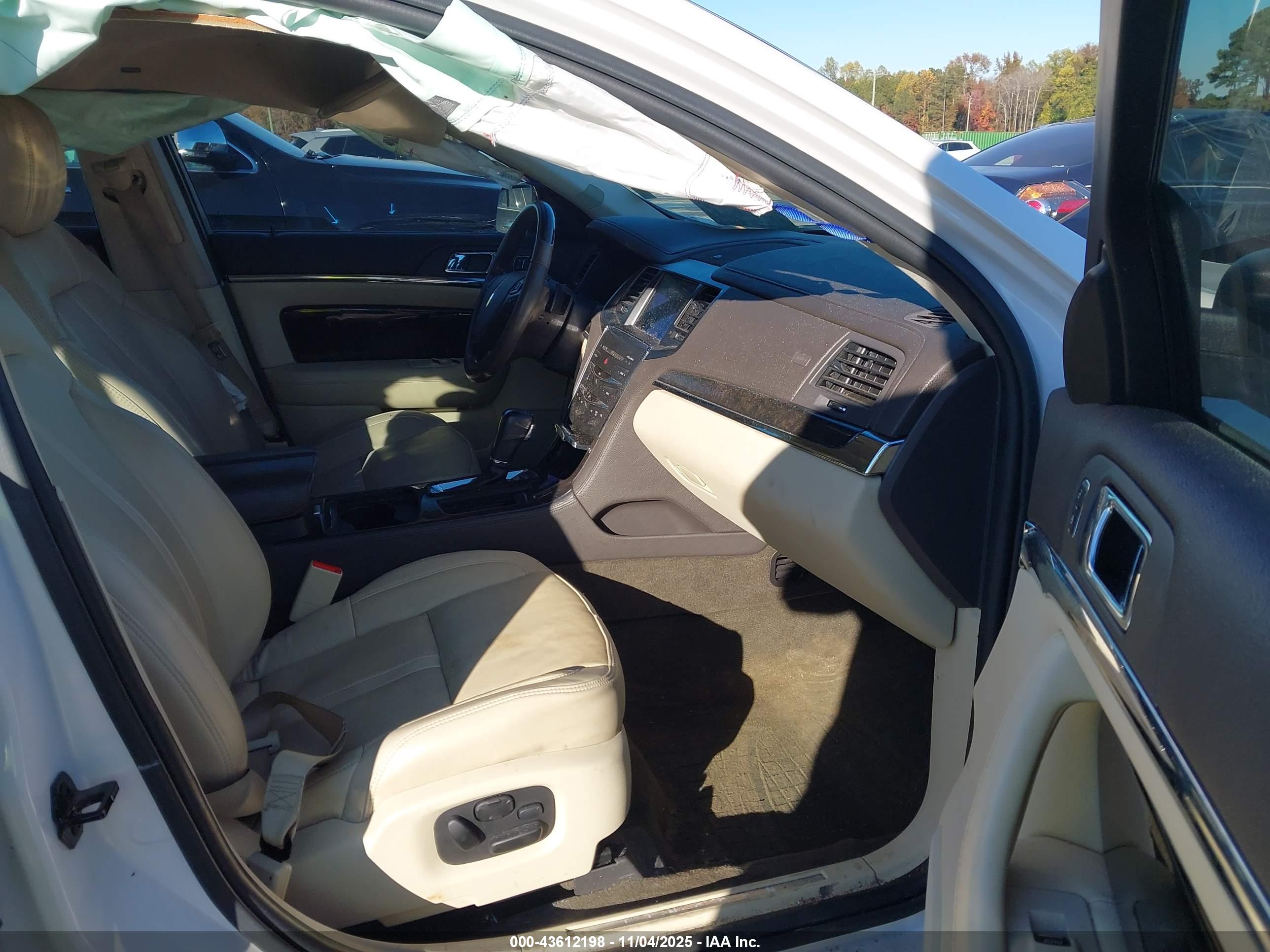 LINCOLN MKS image 5