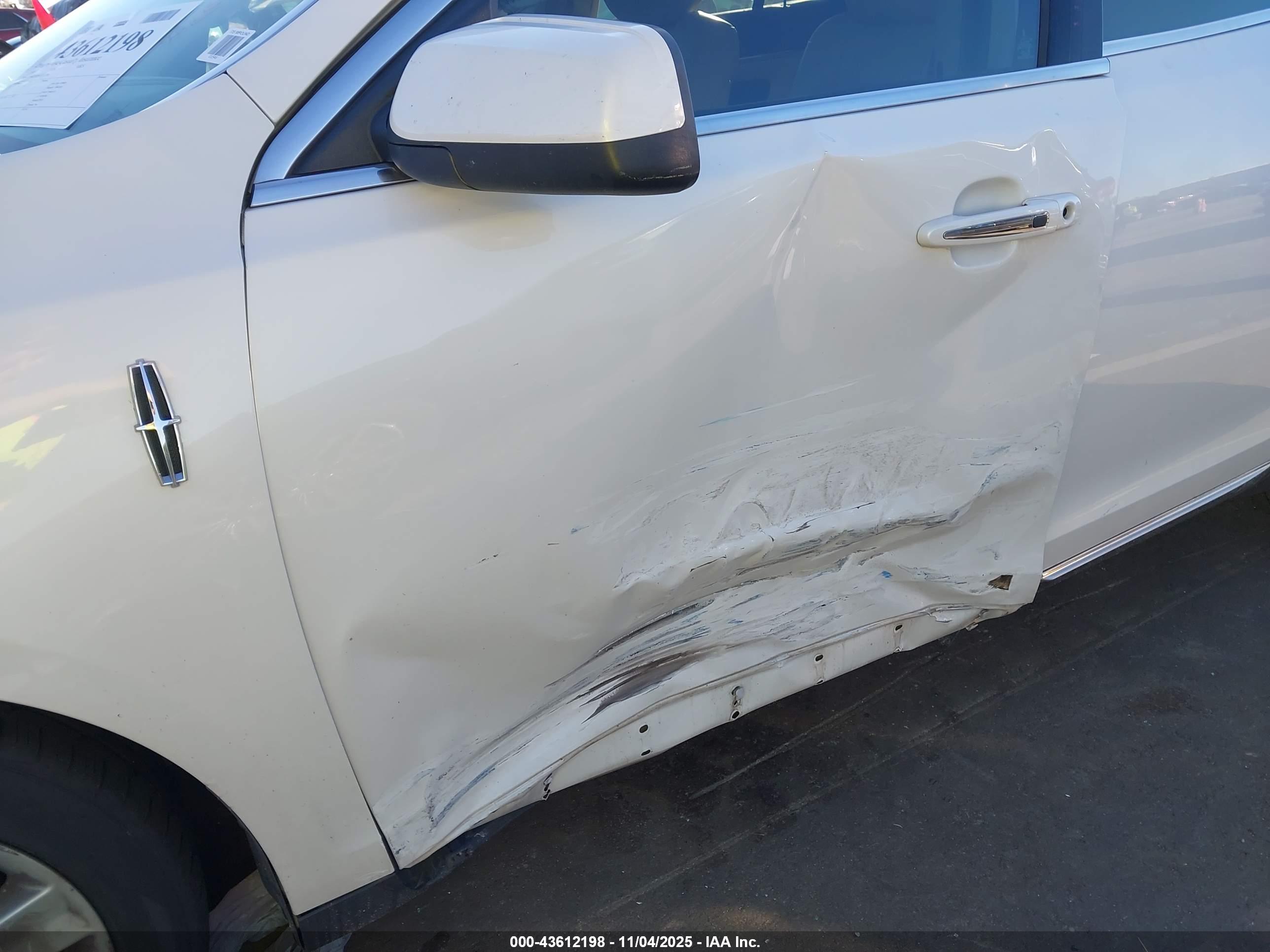 LINCOLN MKS image 6