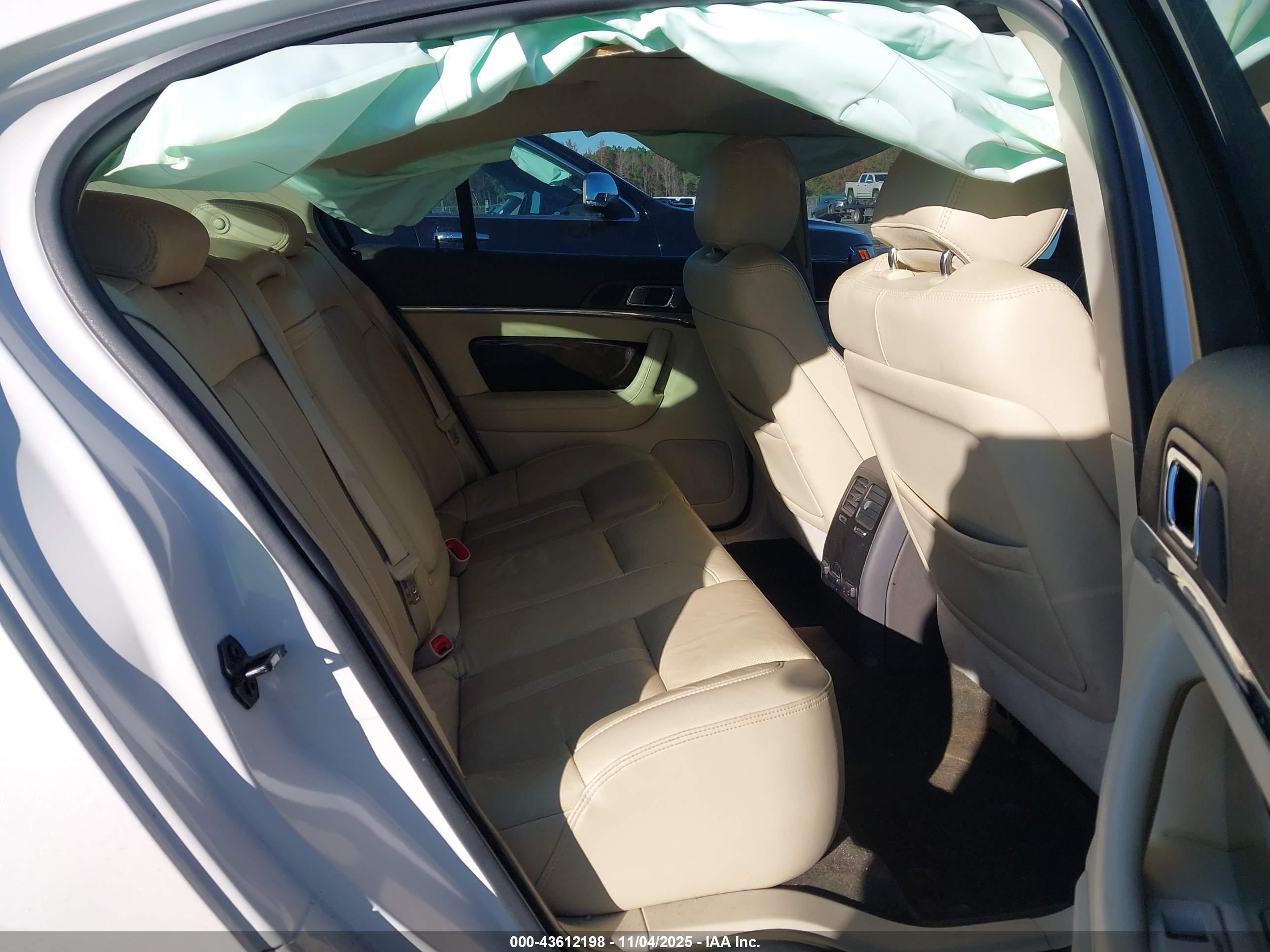 LINCOLN MKS image 8