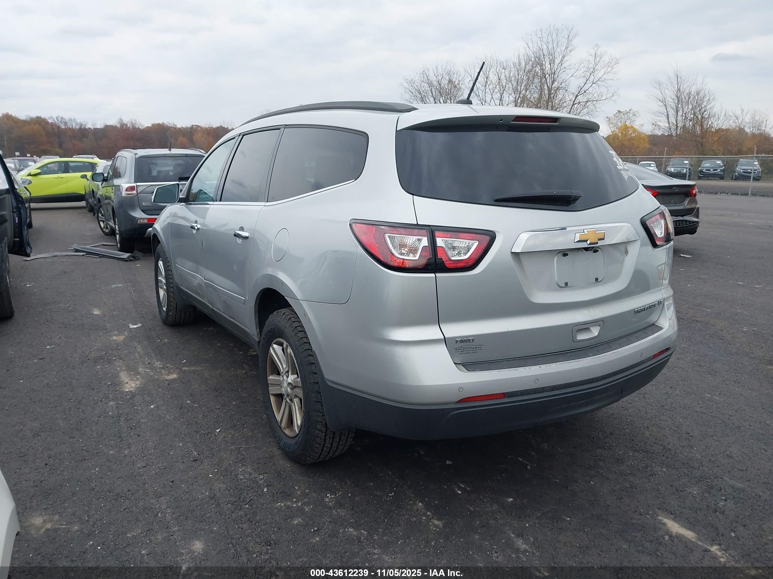CHEVROLET TRAVERSE image 3