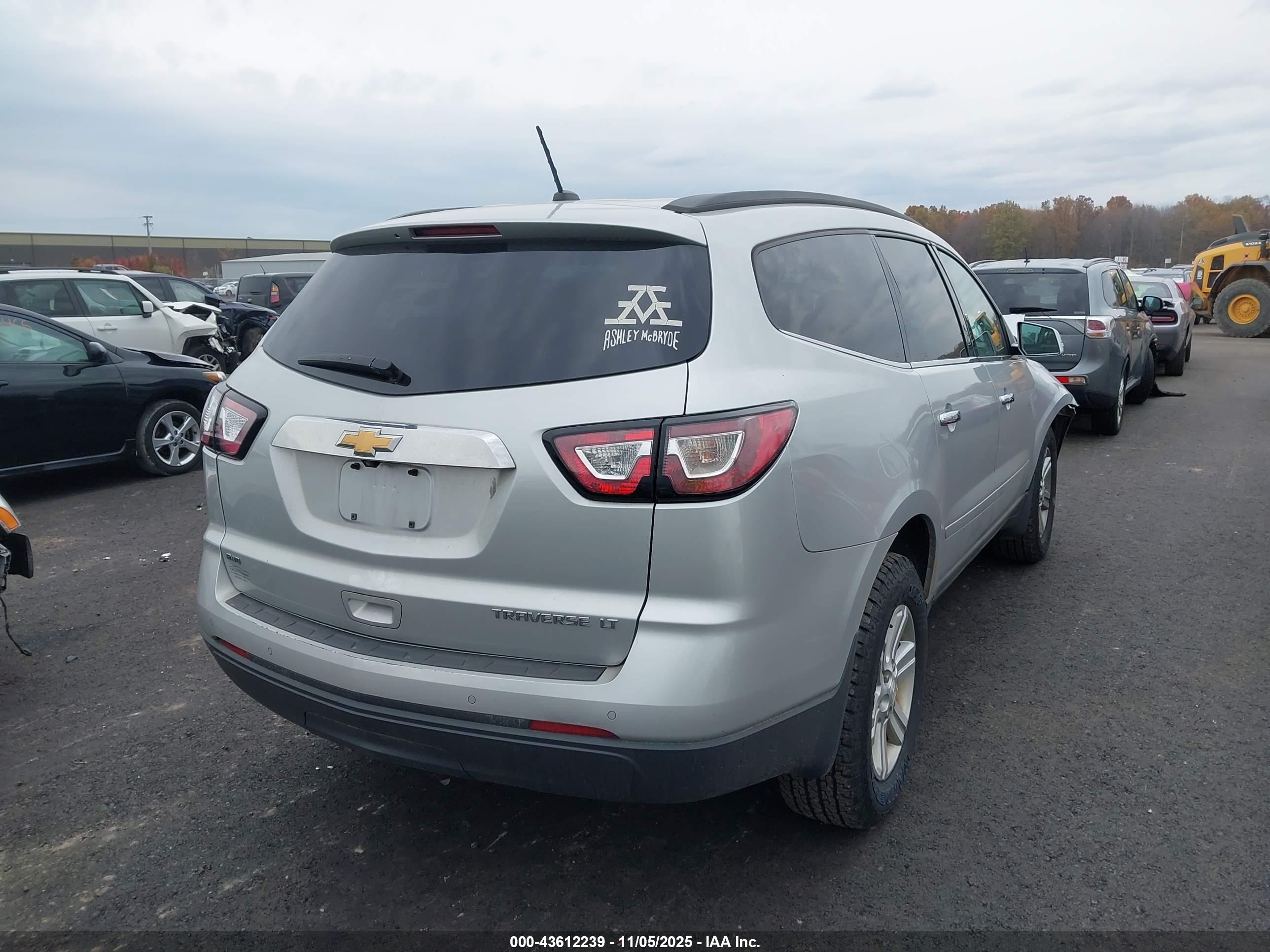CHEVROLET TRAVERSE image 4