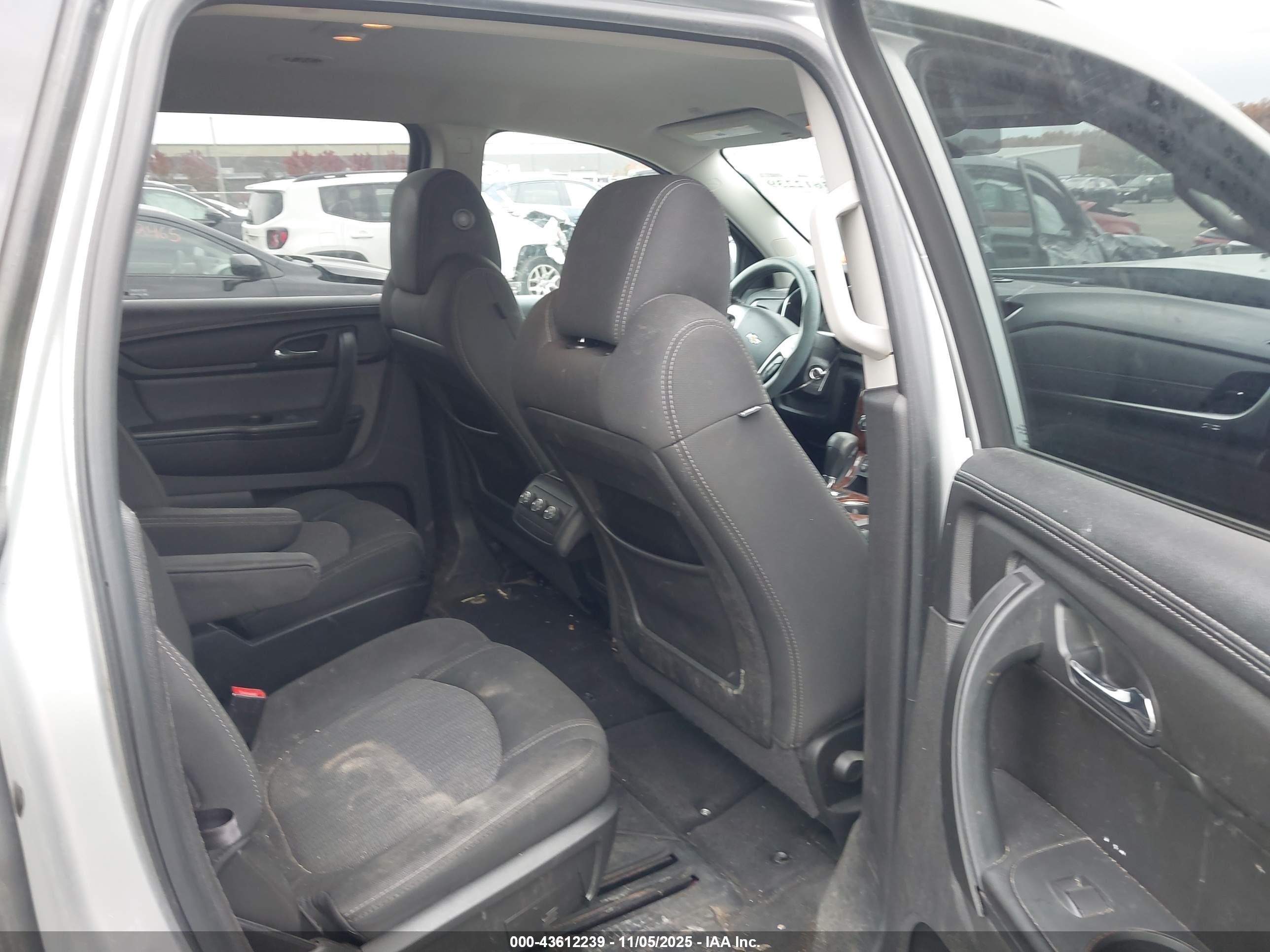 CHEVROLET TRAVERSE image 8
