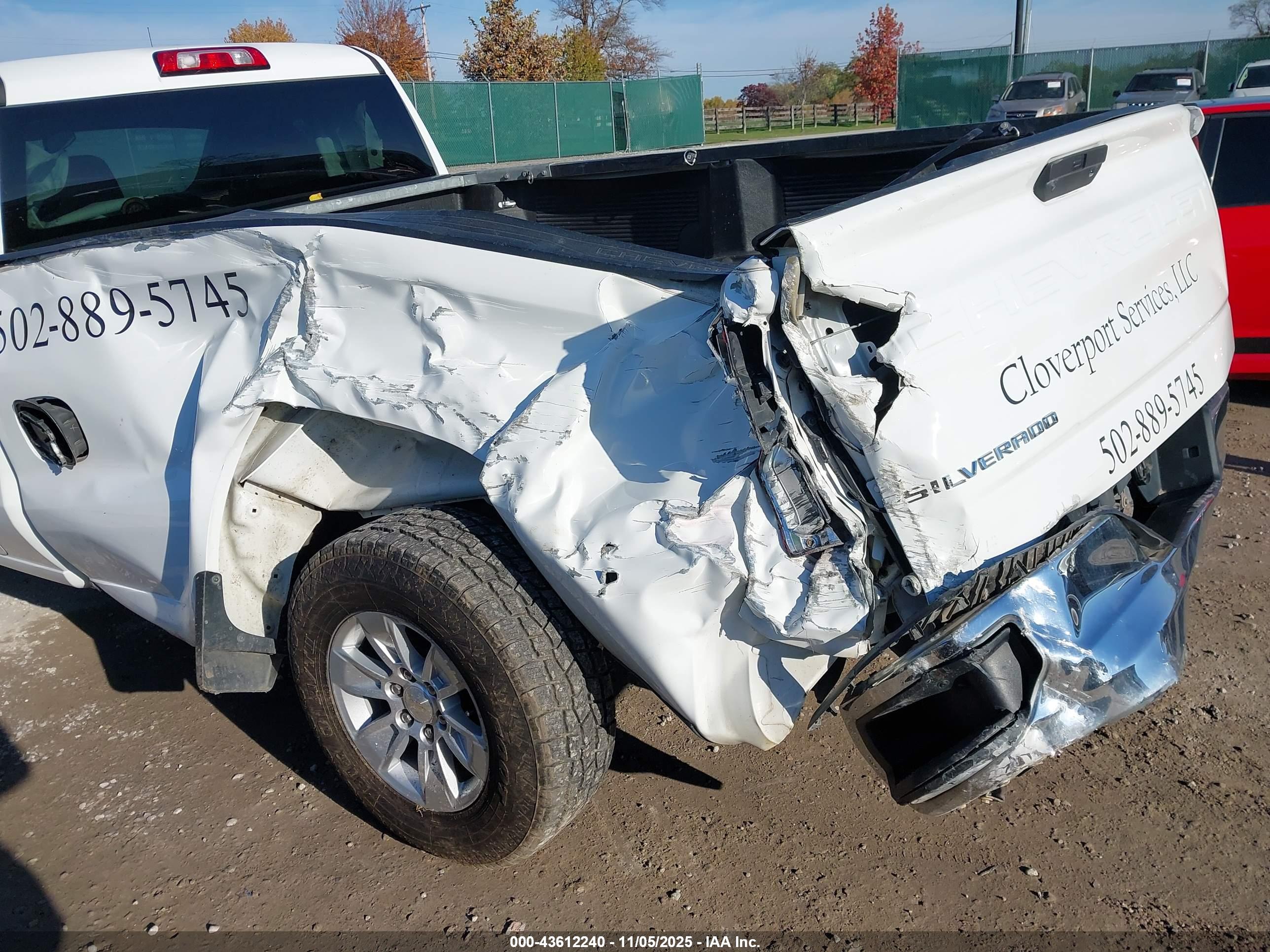 CHEVROLET SILVERADO image 6