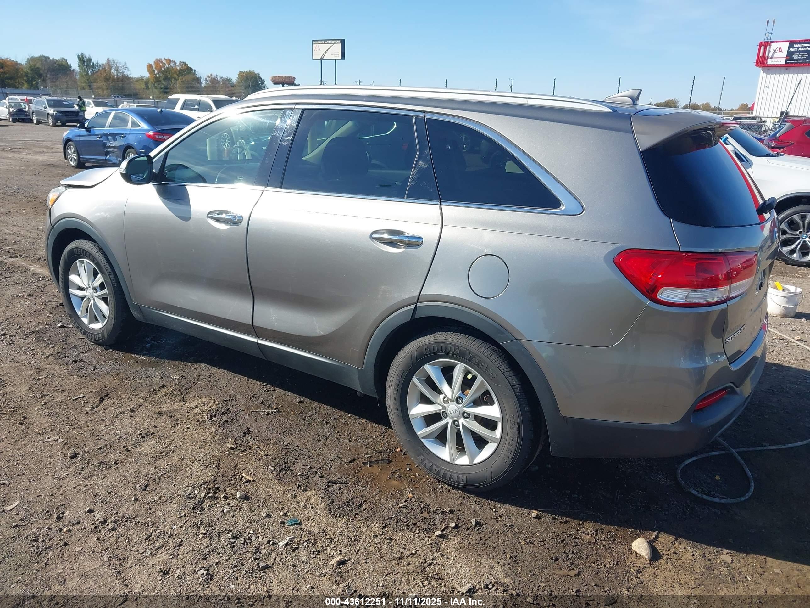 KIA SORENTO image 3