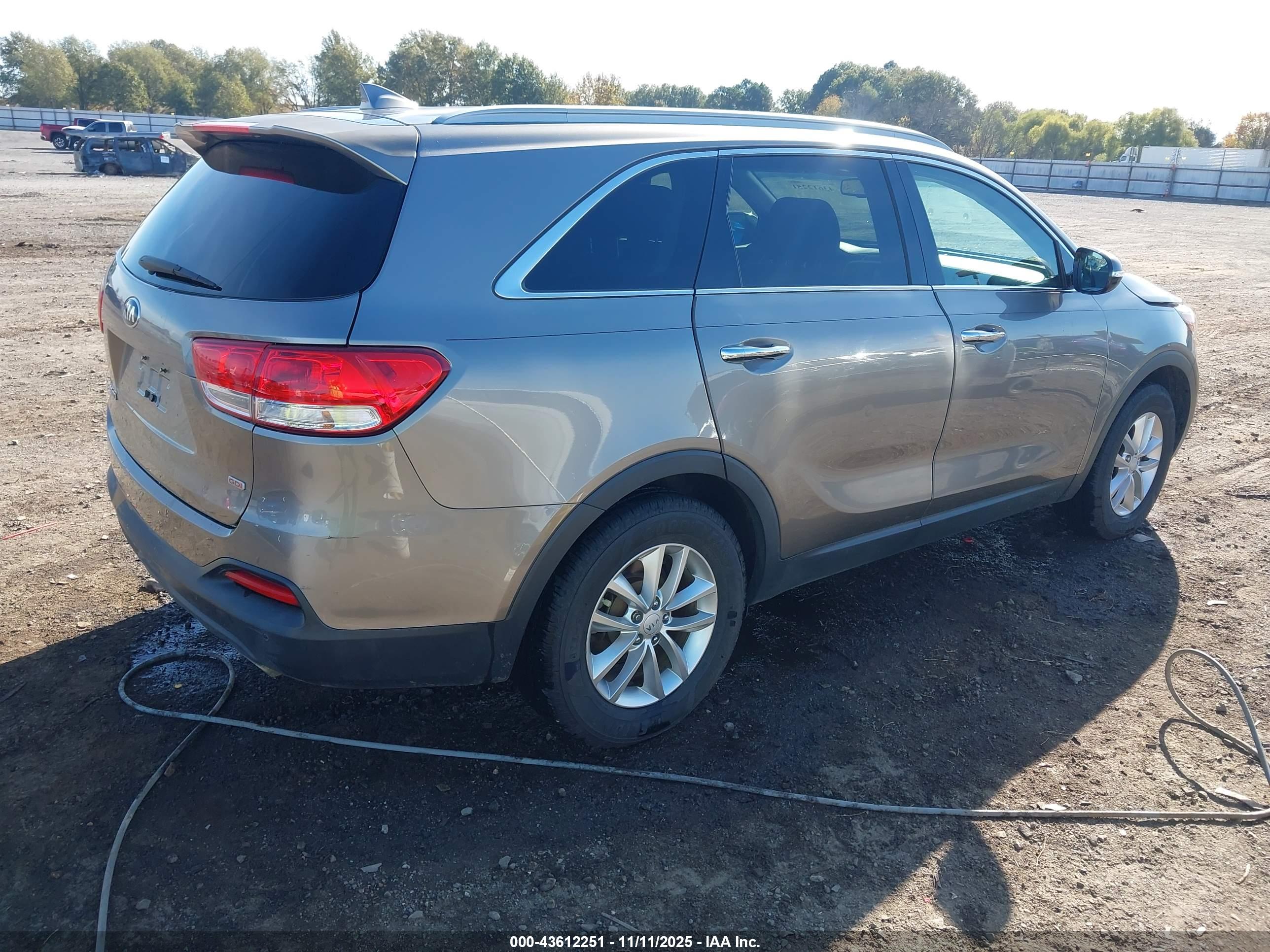 KIA SORENTO image 4