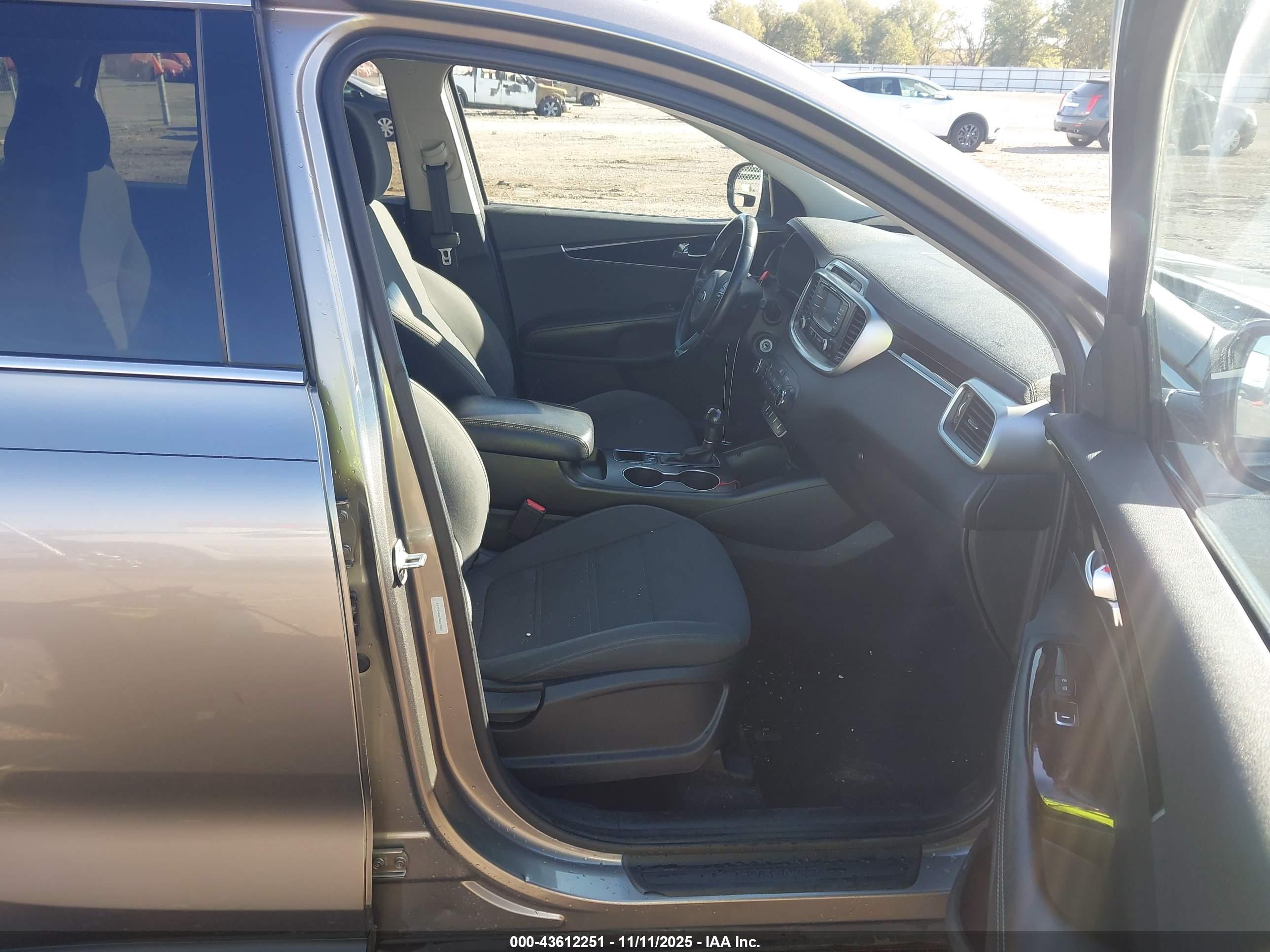 KIA SORENTO image 5