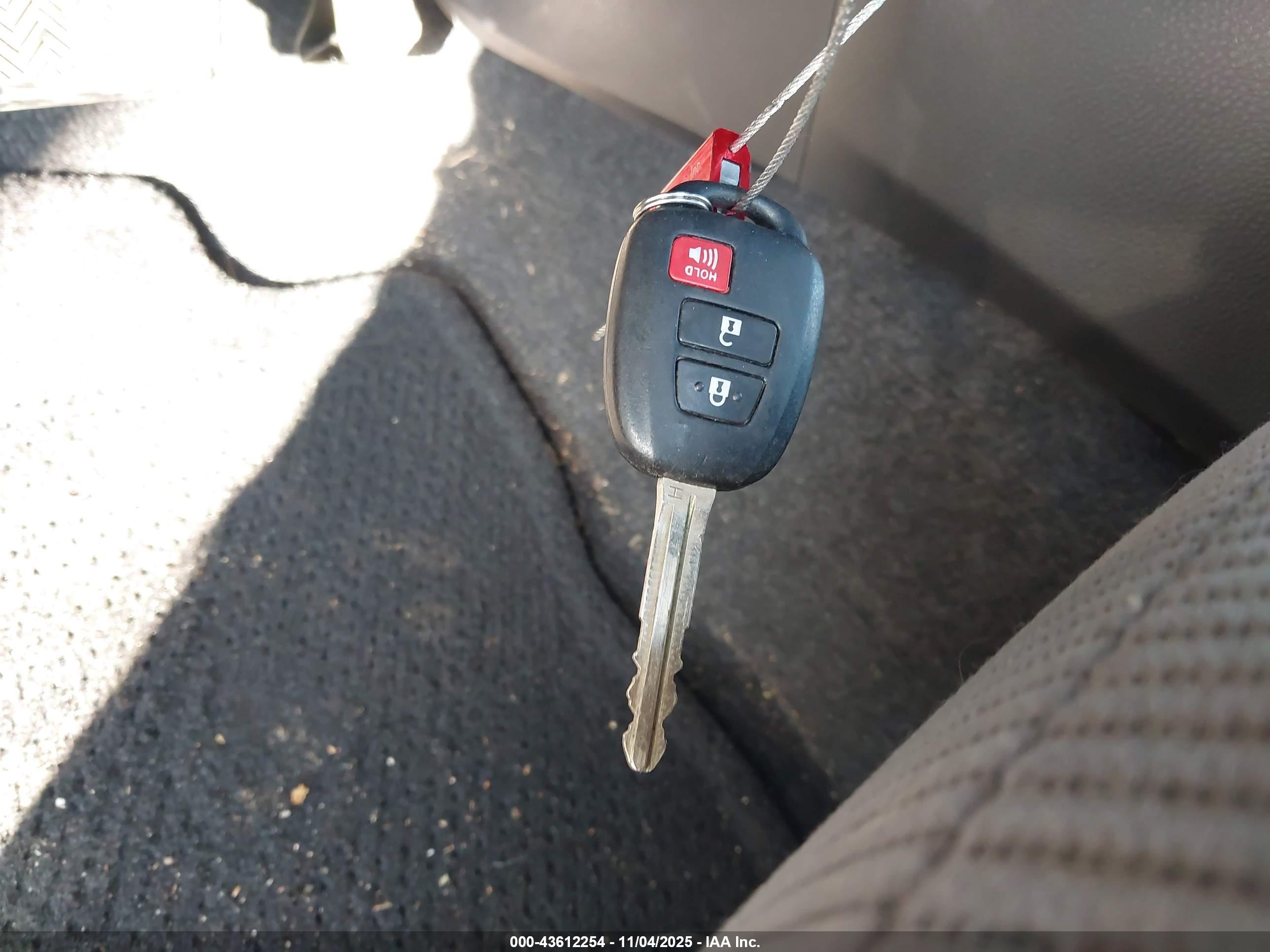 TOYOTA RAV4 image 11