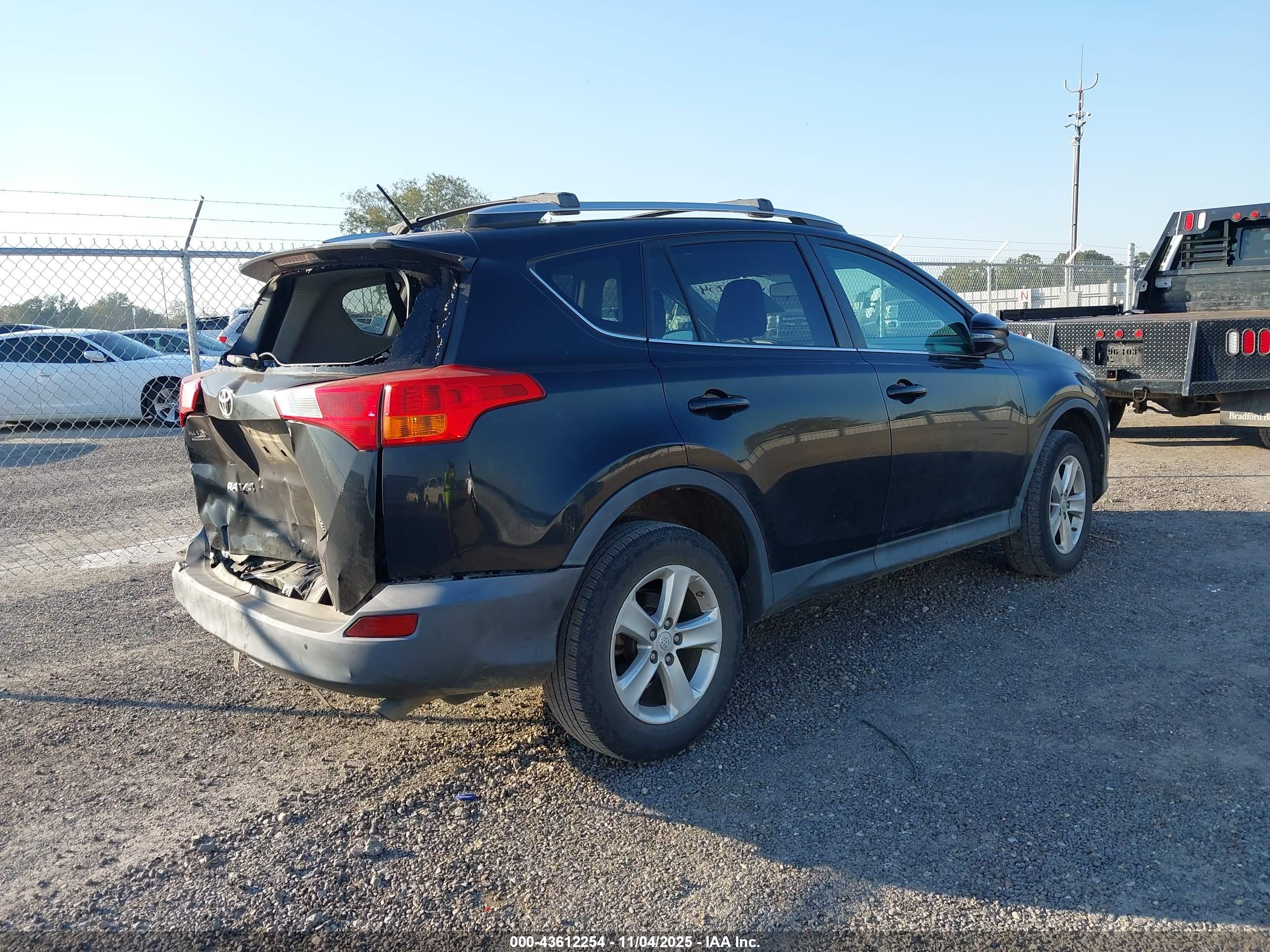TOYOTA RAV4 image 4