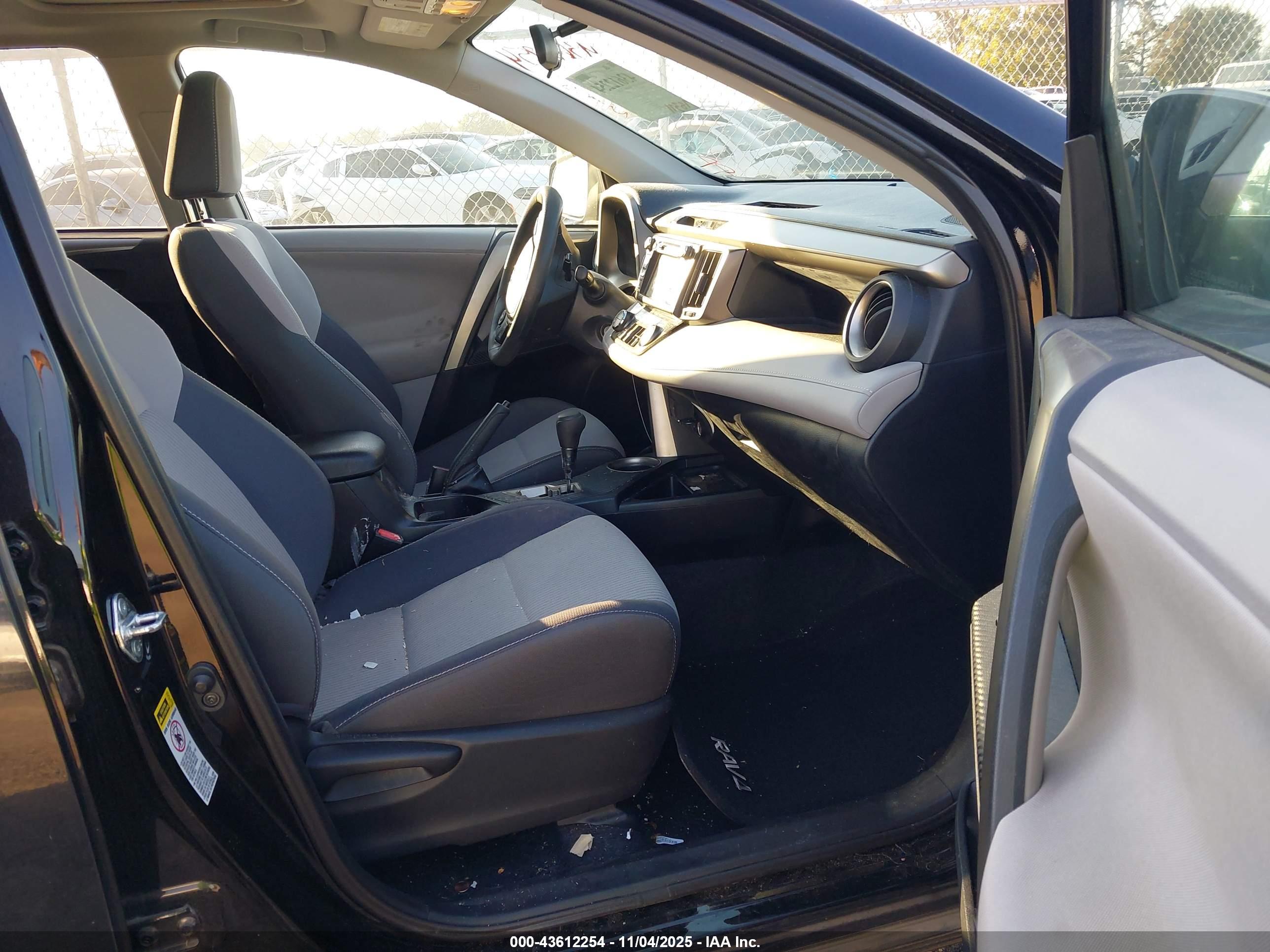 TOYOTA RAV4 image 5