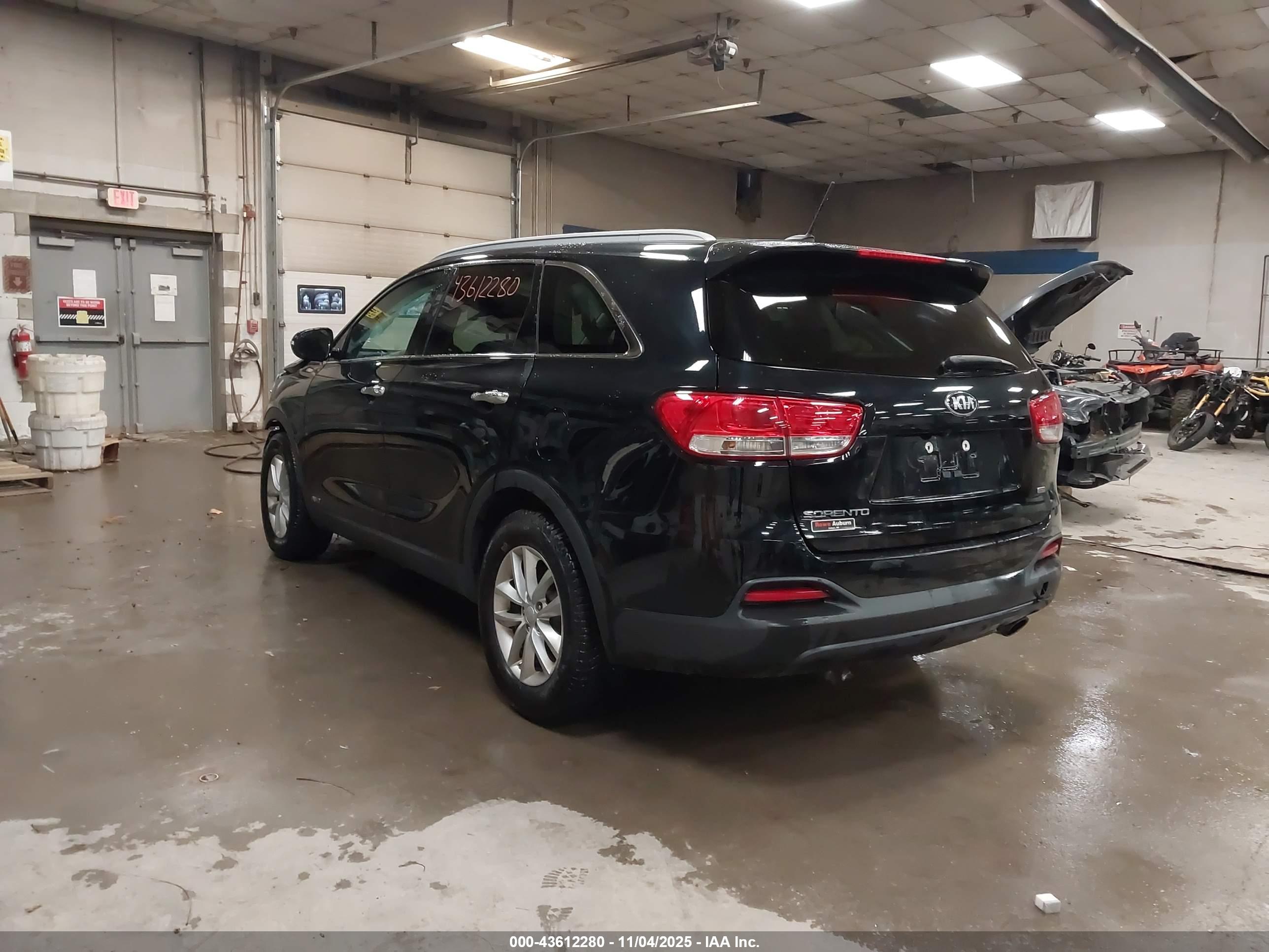 KIA SORENTO image 3