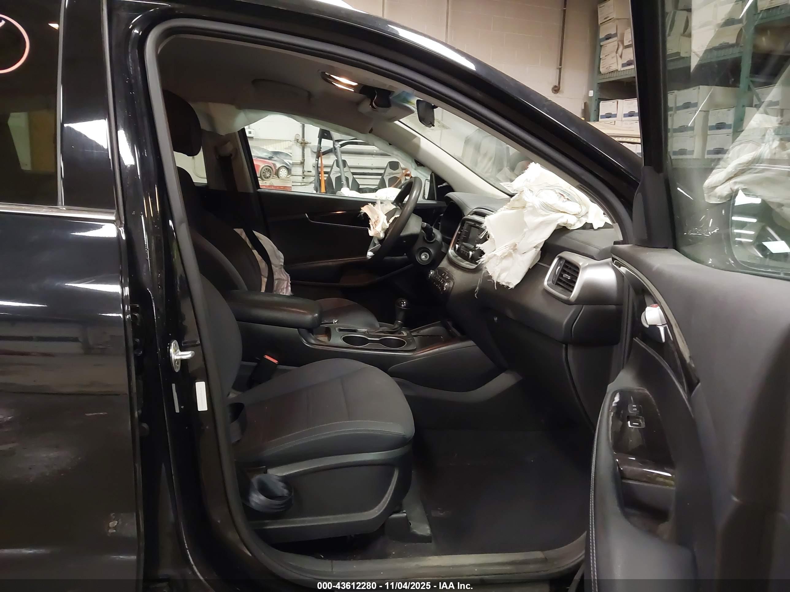 KIA SORENTO image 5