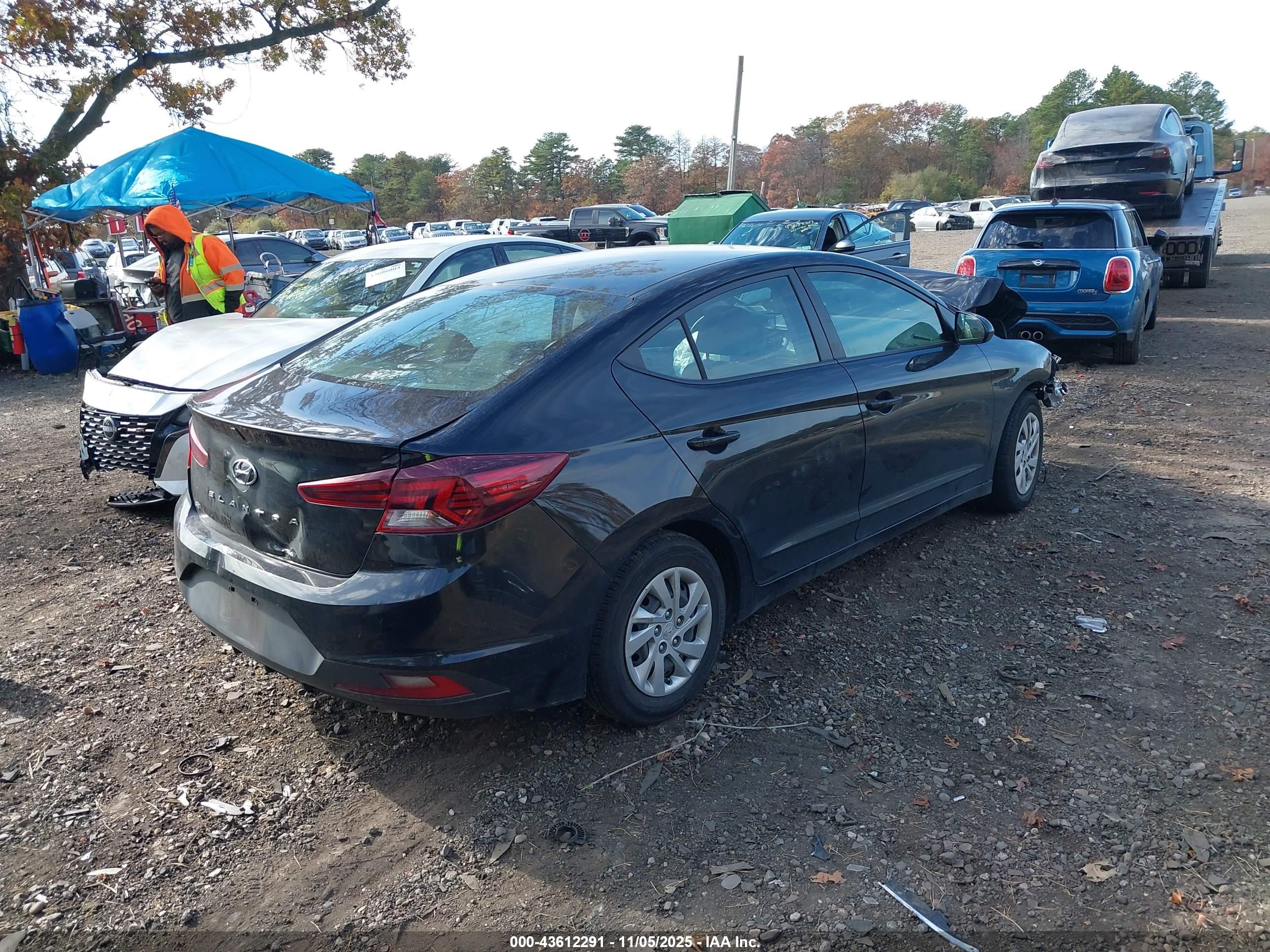 HYUNDAI ELANTRA image 4