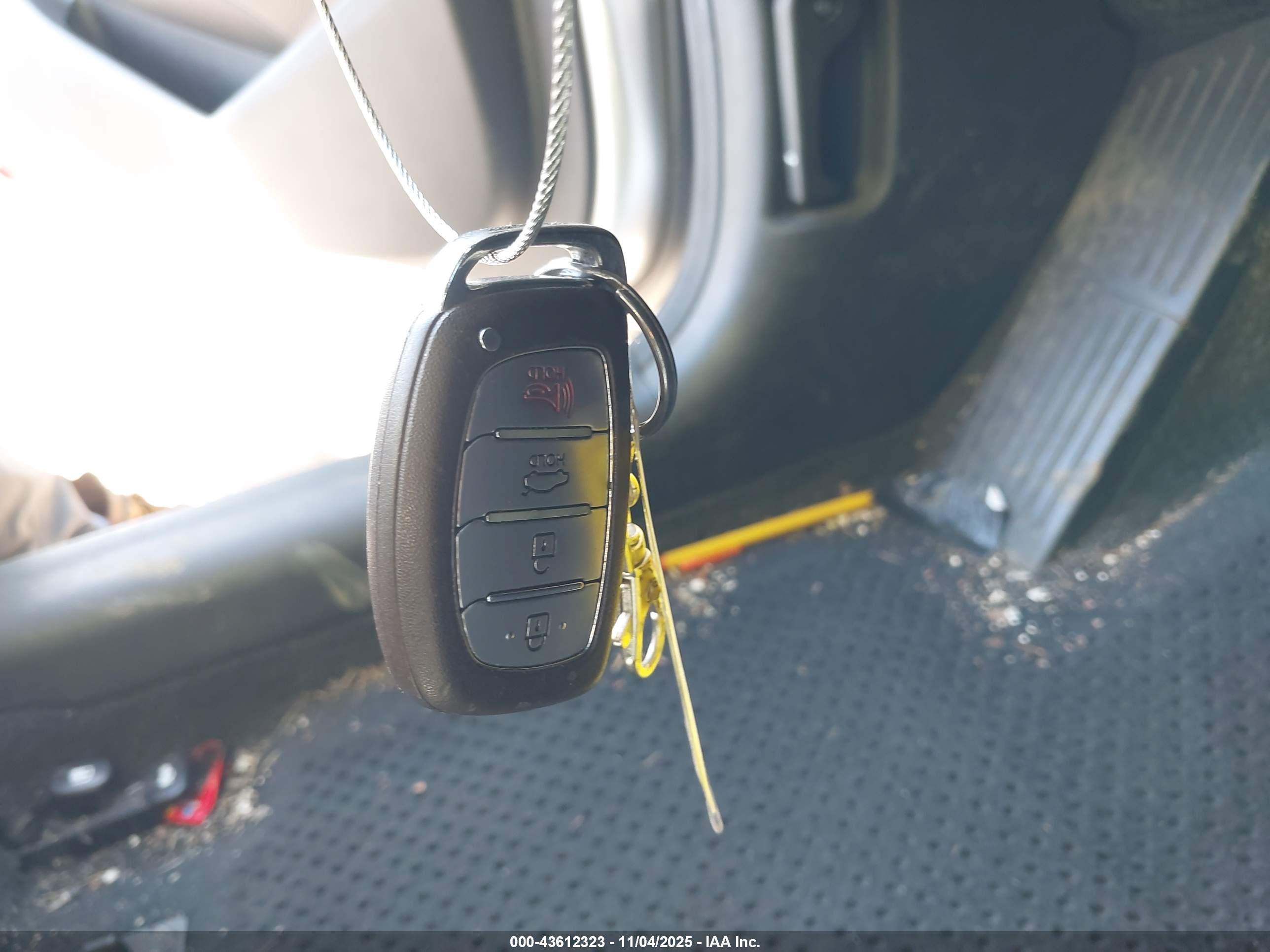 HYUNDAI ELANTRA image 11