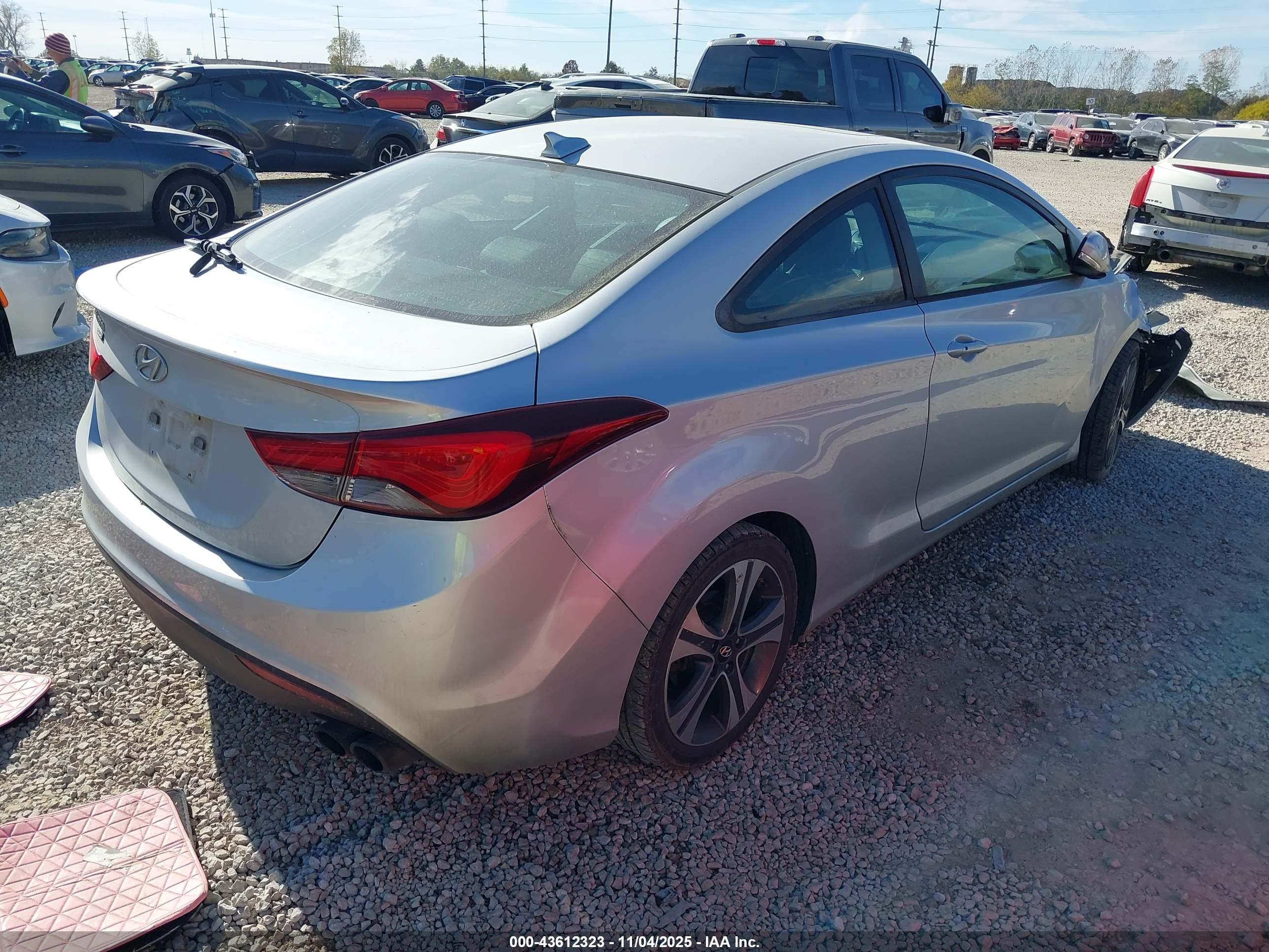 HYUNDAI ELANTRA image 4
