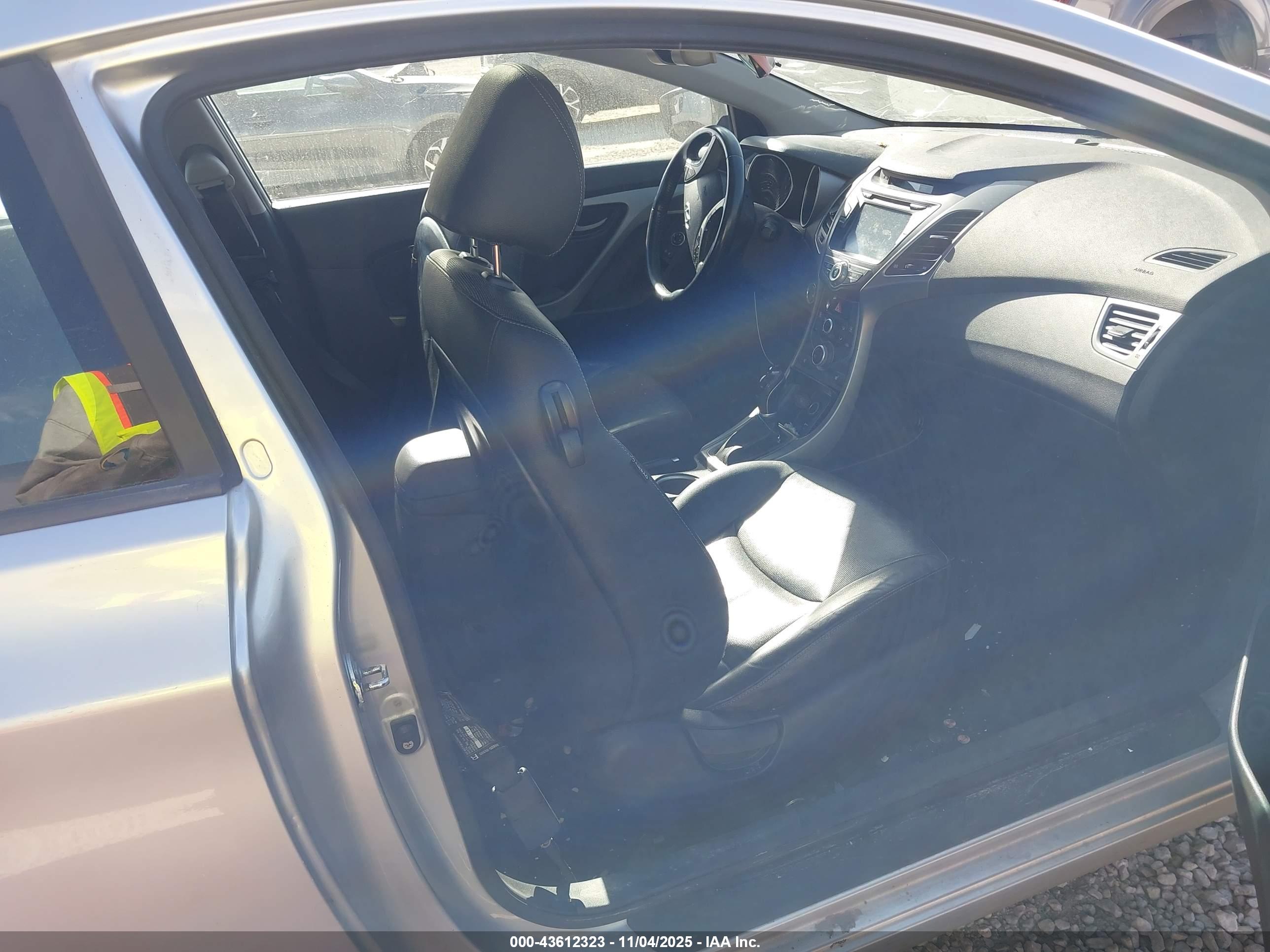 HYUNDAI ELANTRA image 5