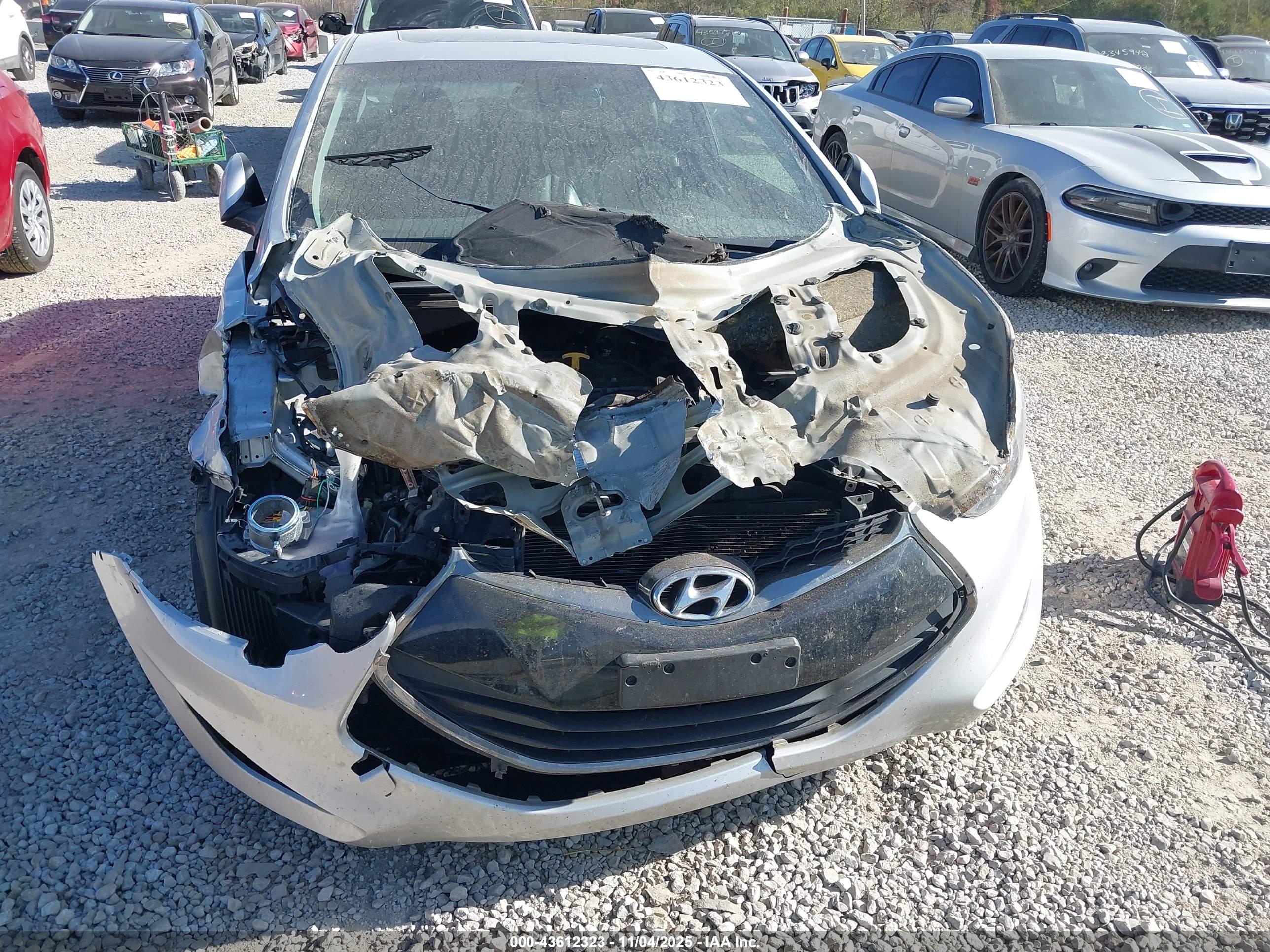 HYUNDAI ELANTRA image 6