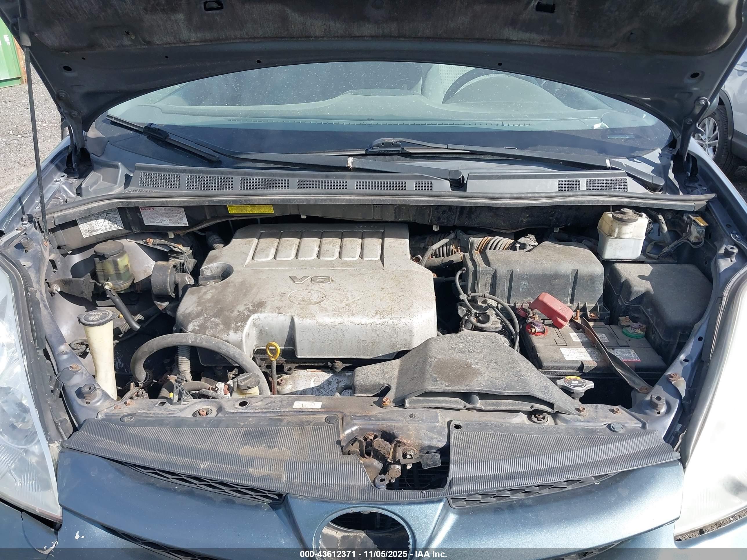 TOYOTA SIENNA image 10
