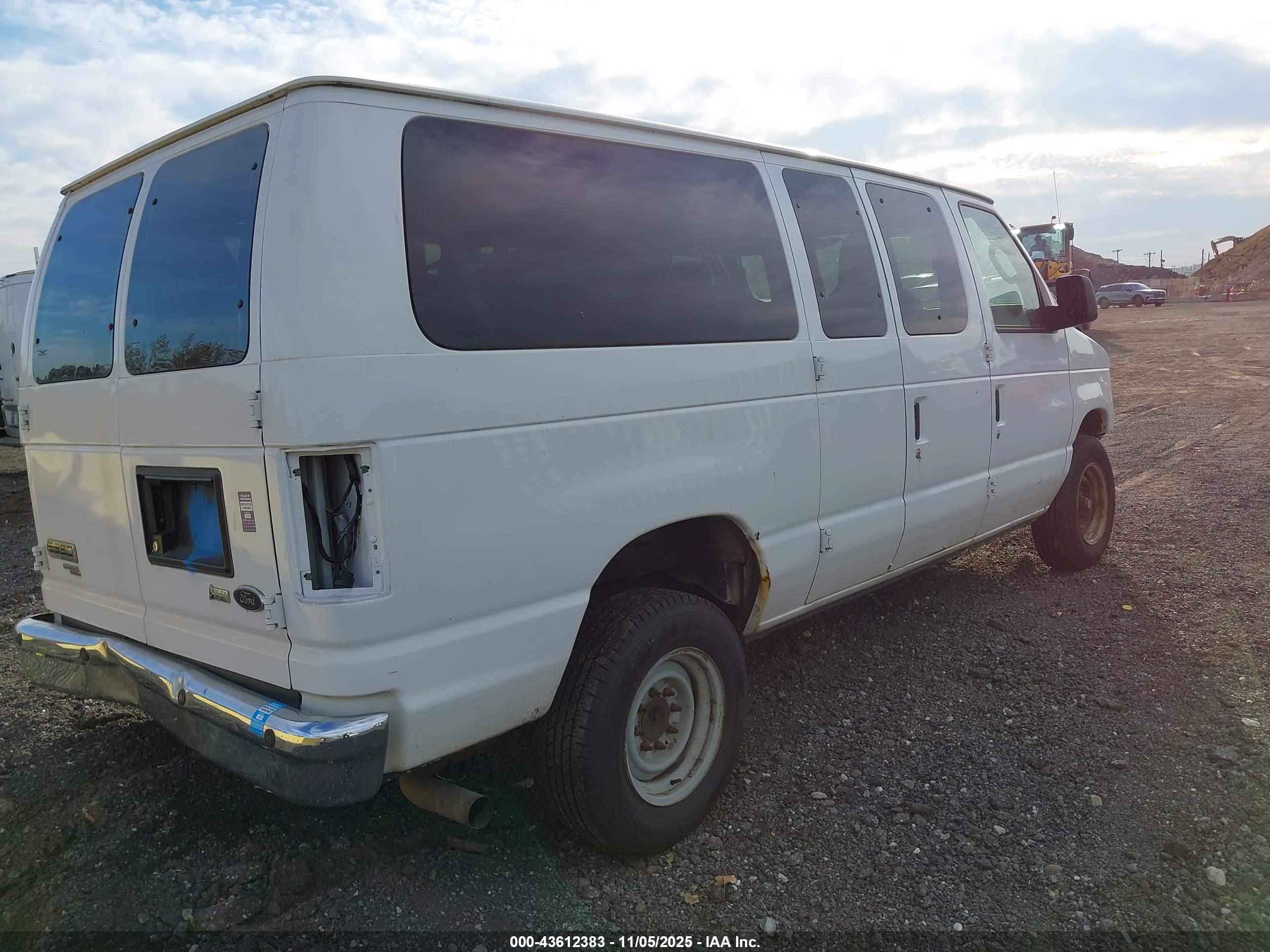 FORD E-350 image 4