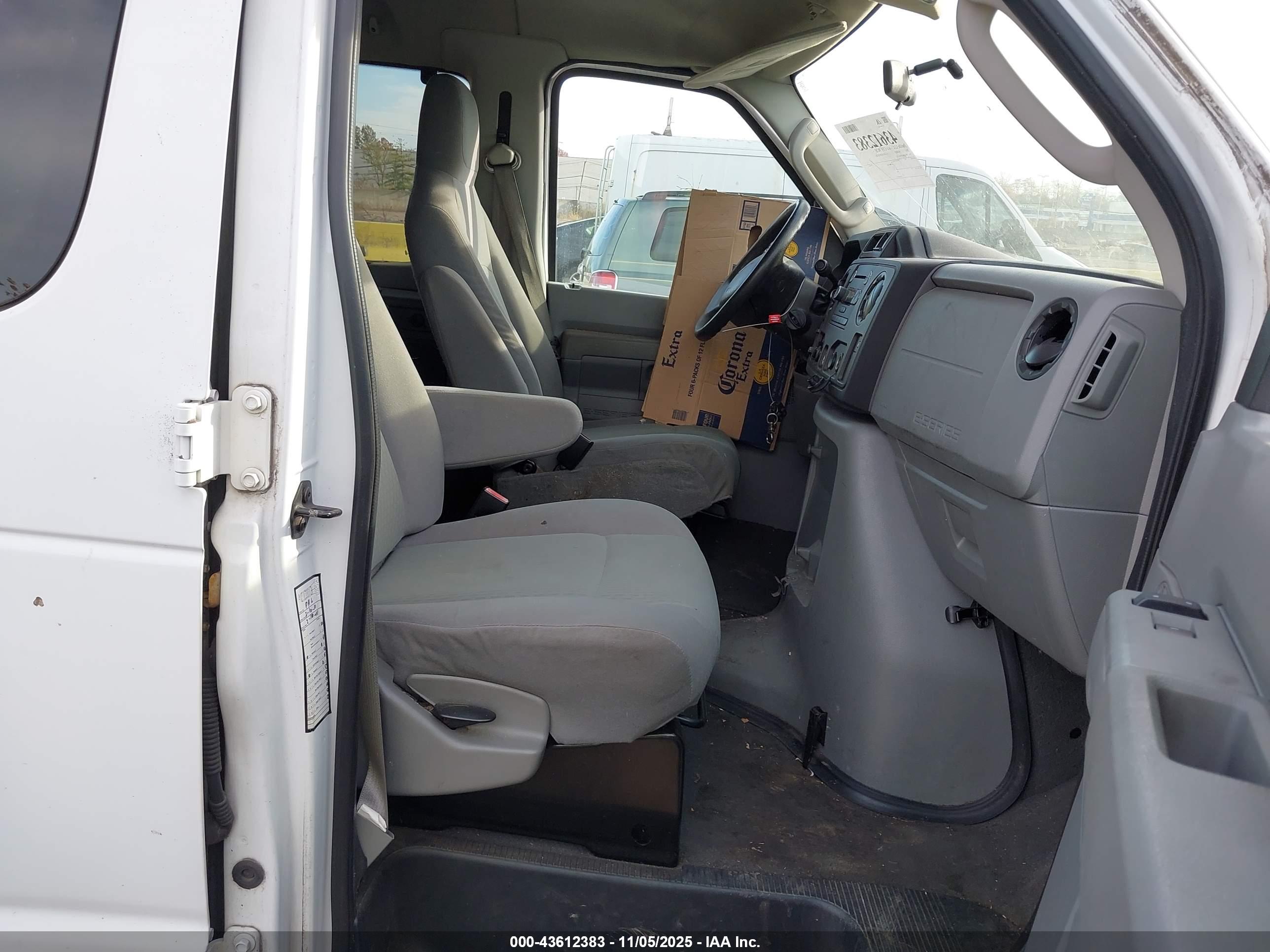FORD E-350 image 5