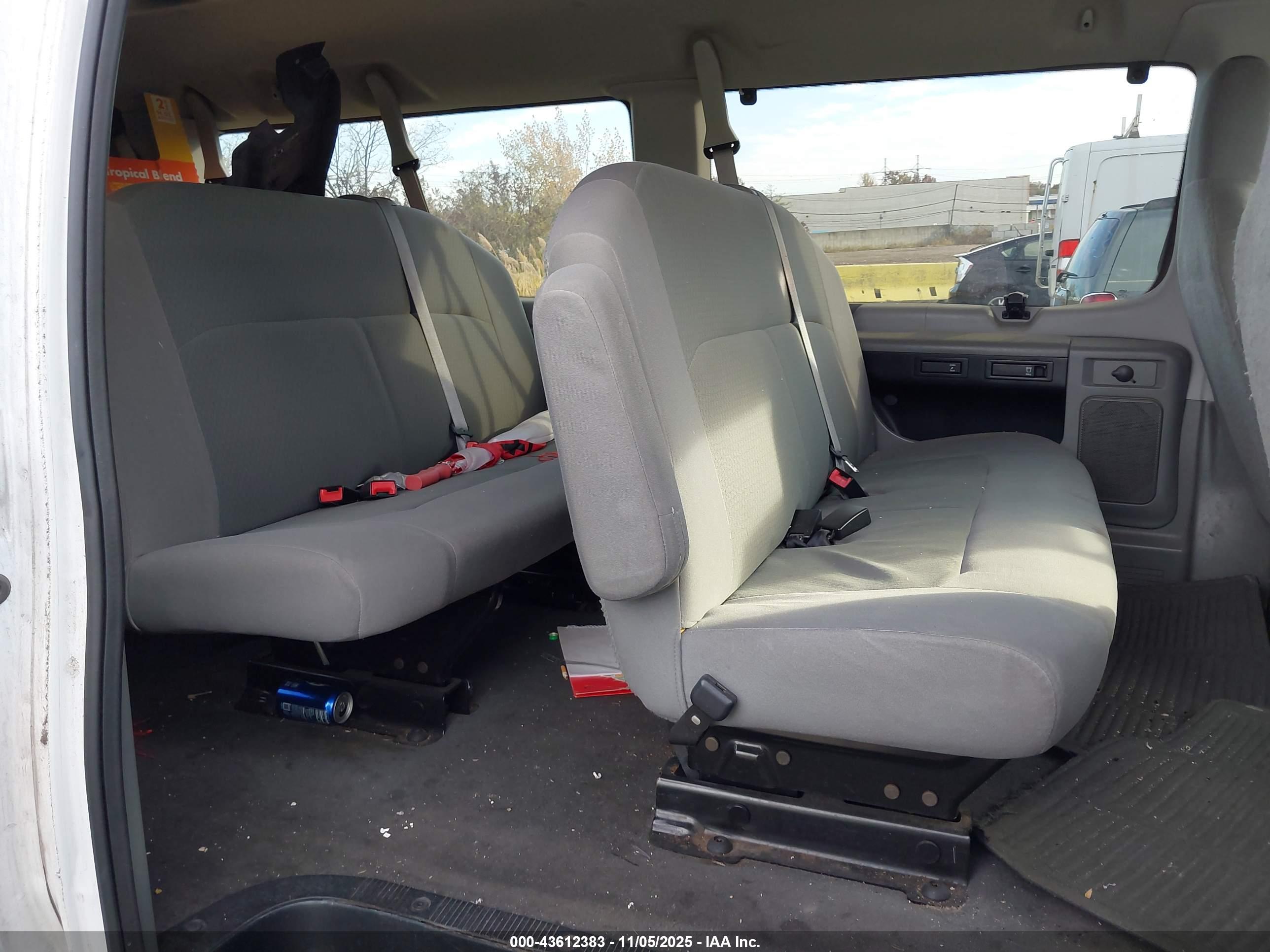FORD E-350 image 8