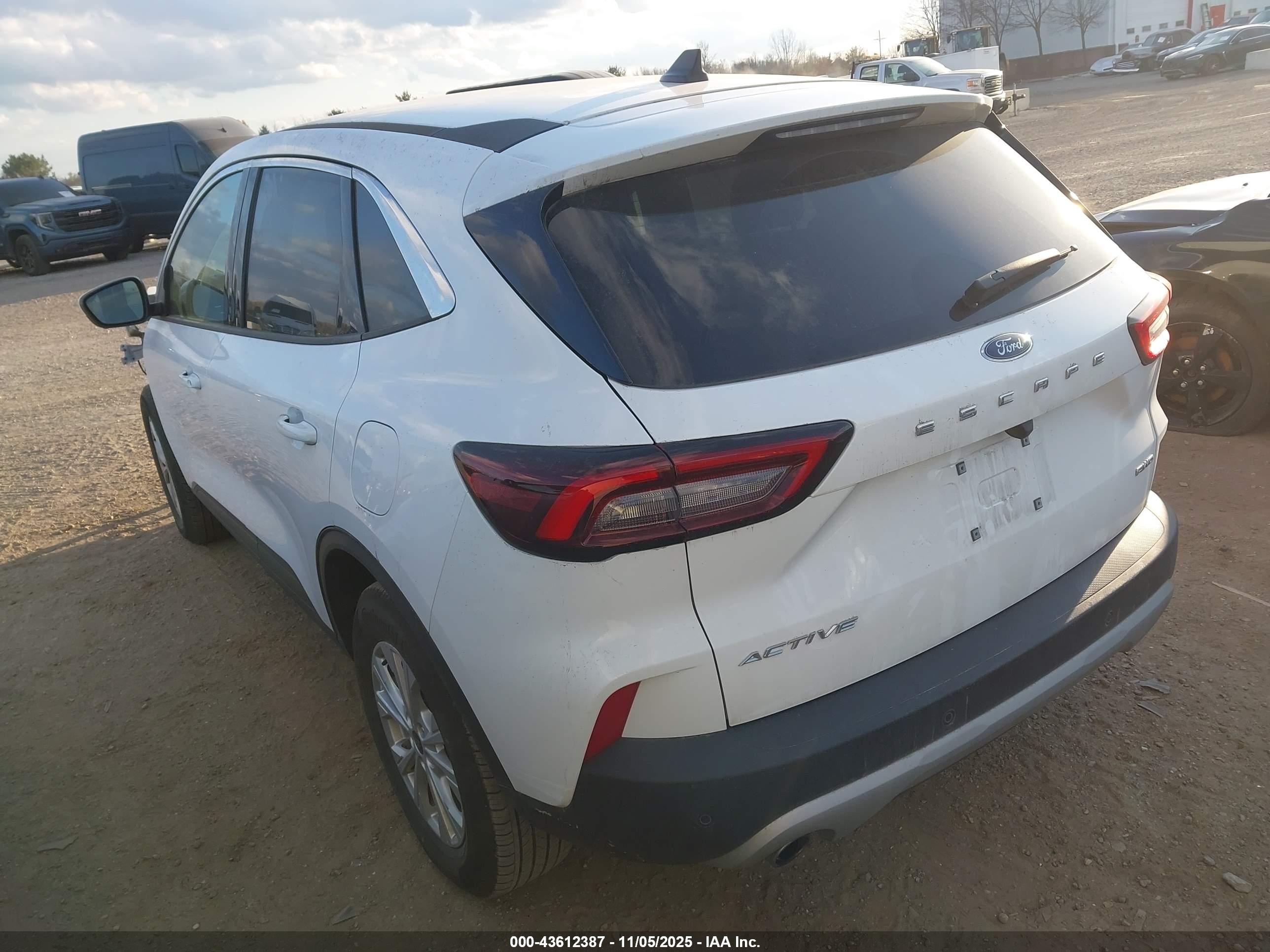FORD ESCAPE image 3