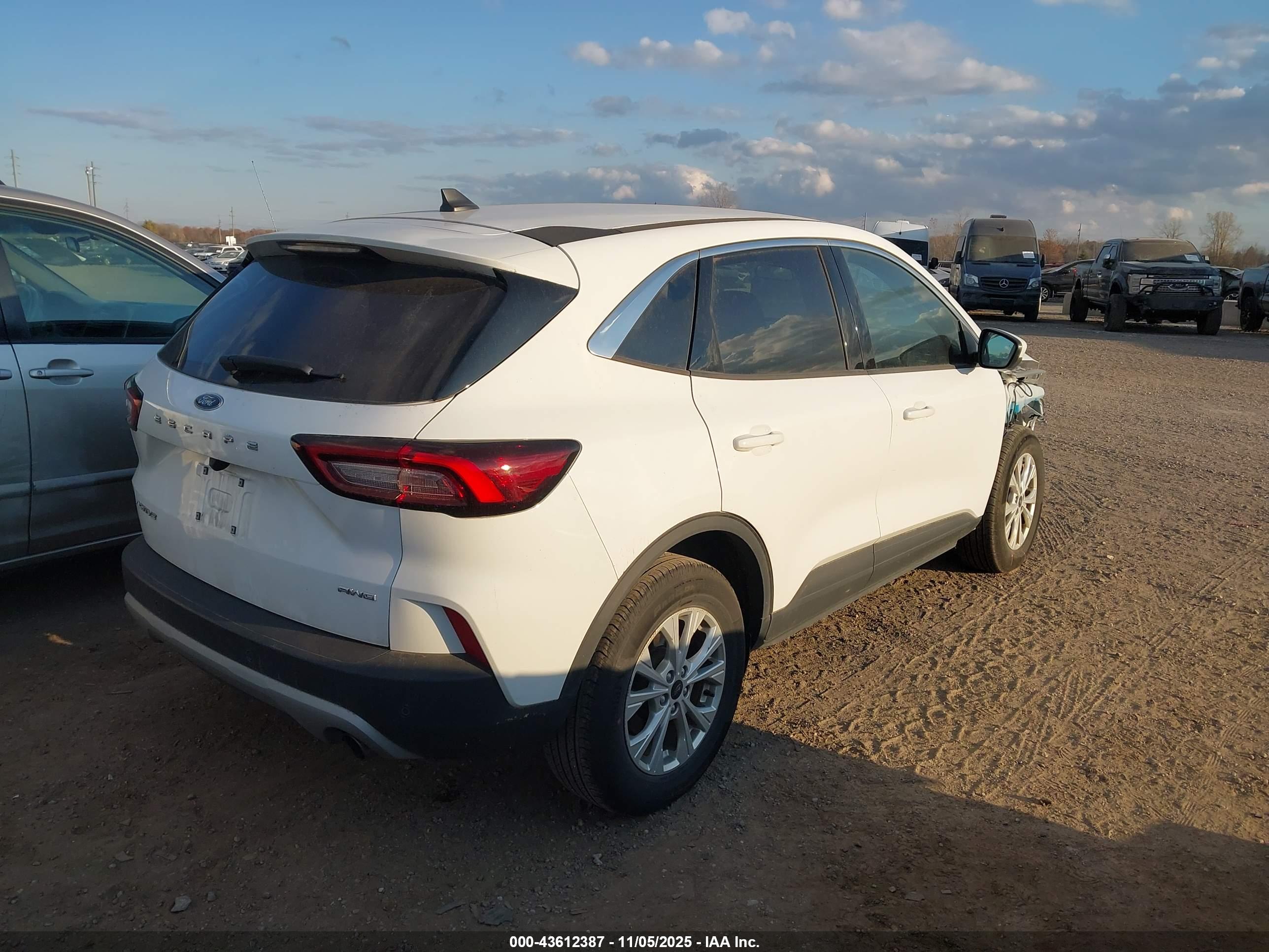 FORD ESCAPE image 4