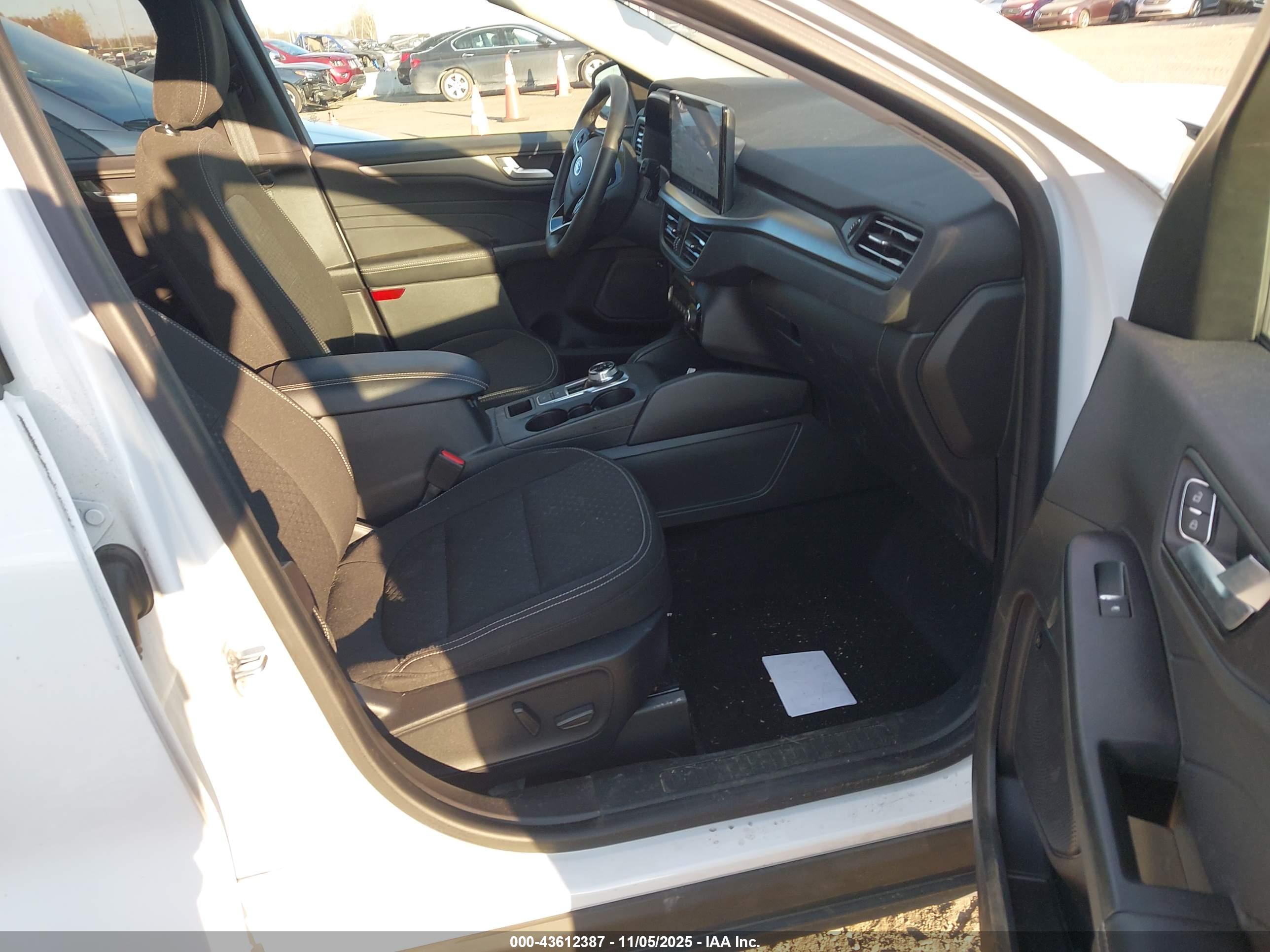 FORD ESCAPE image 5