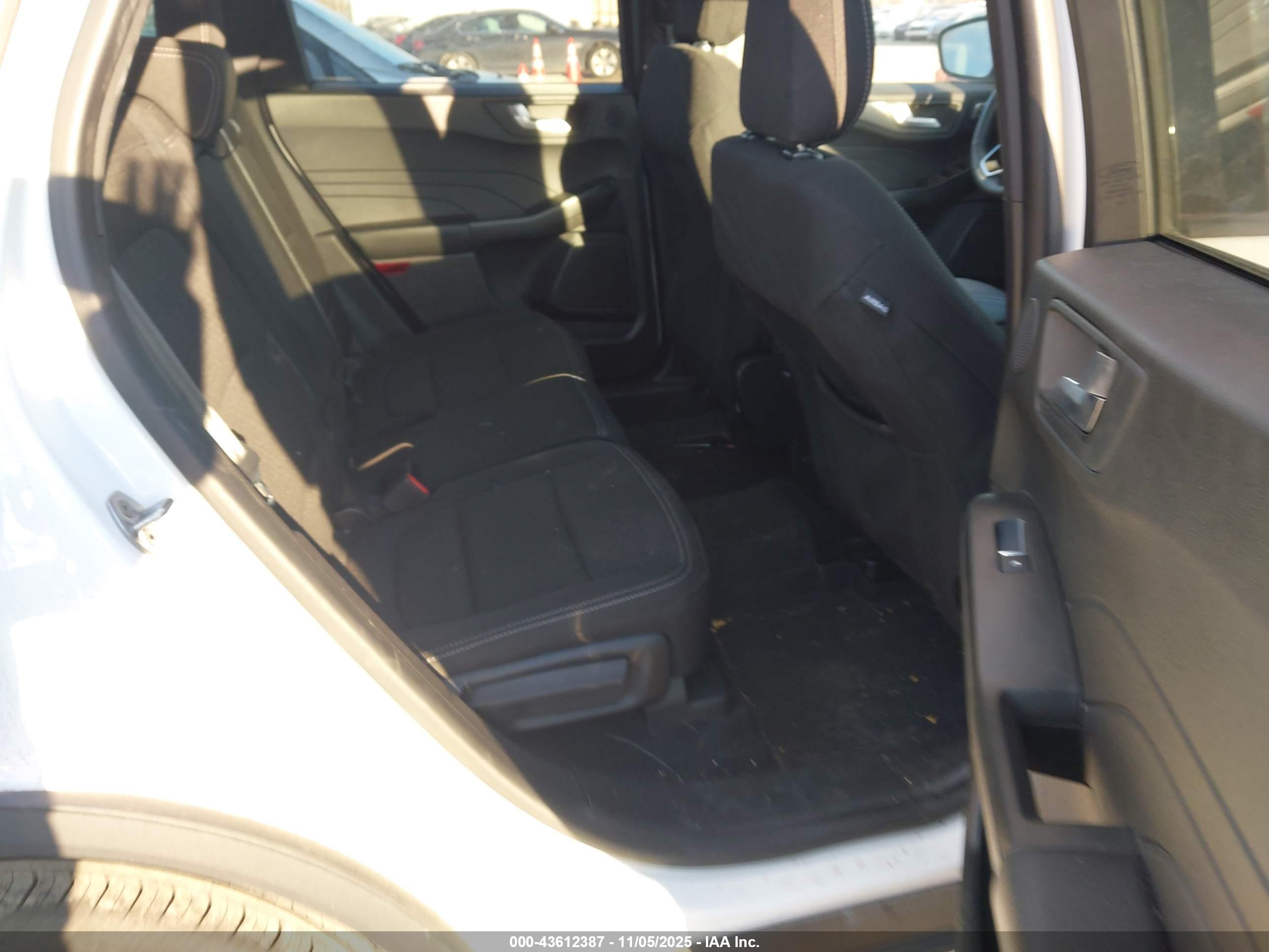 FORD ESCAPE image 8