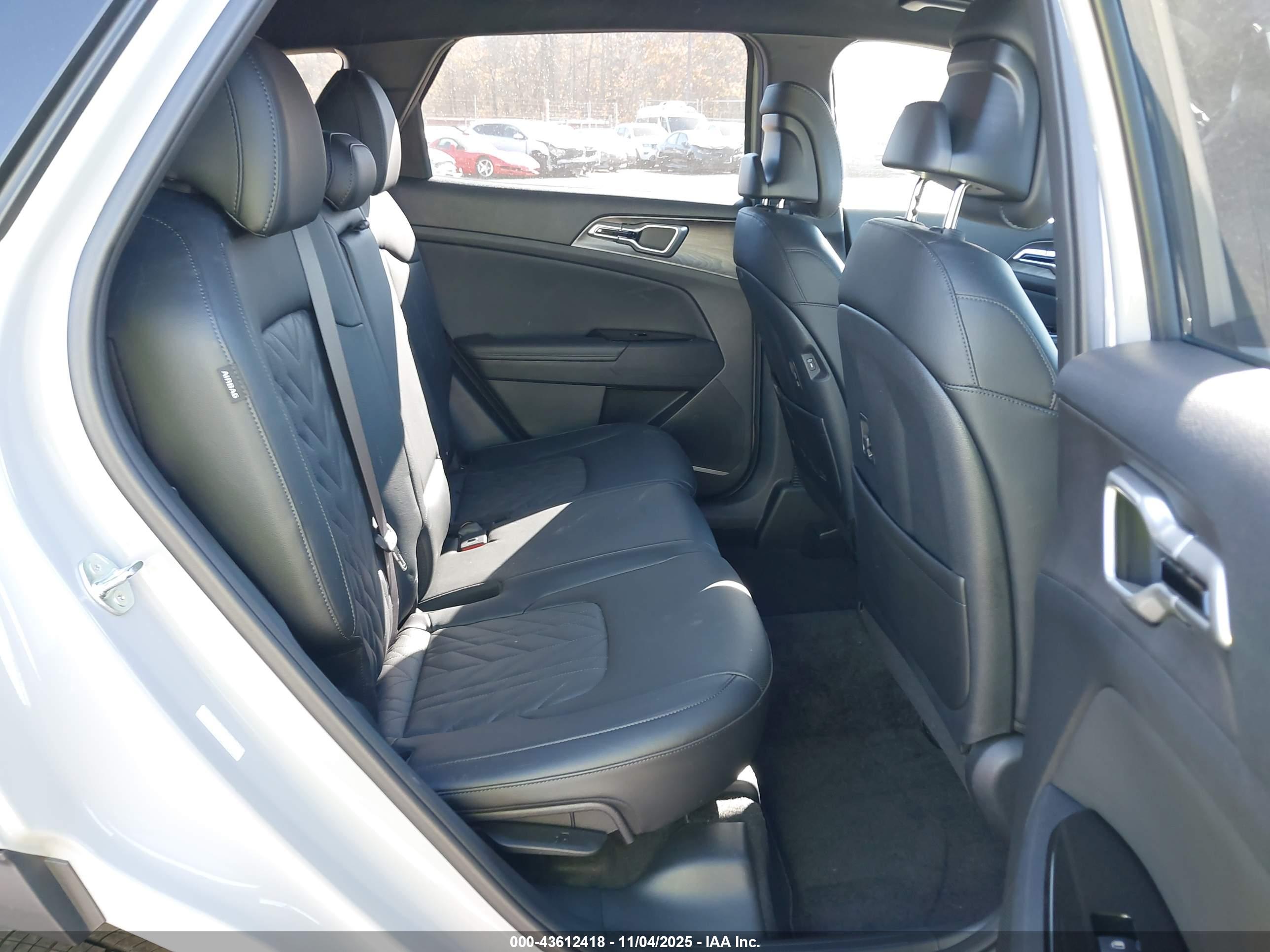 KIA SPORTAGE image 8