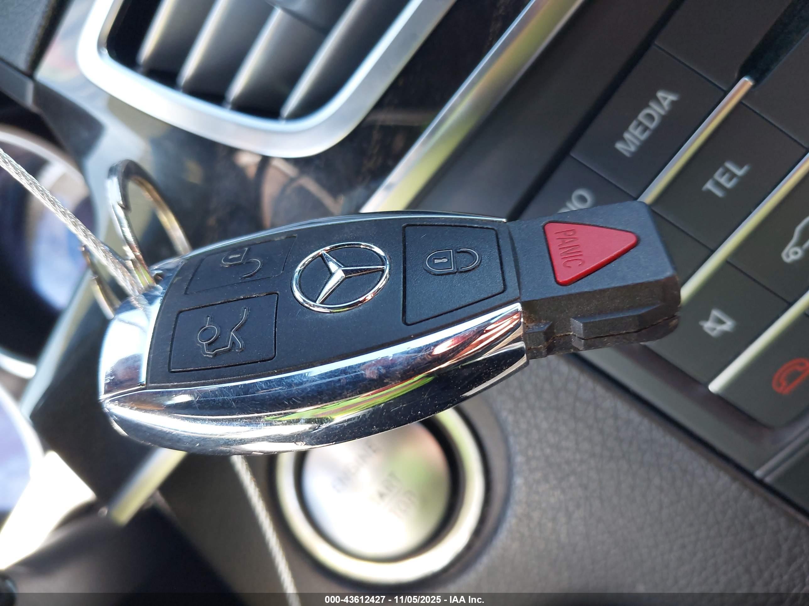 MERCEDES-BENZ E image 11