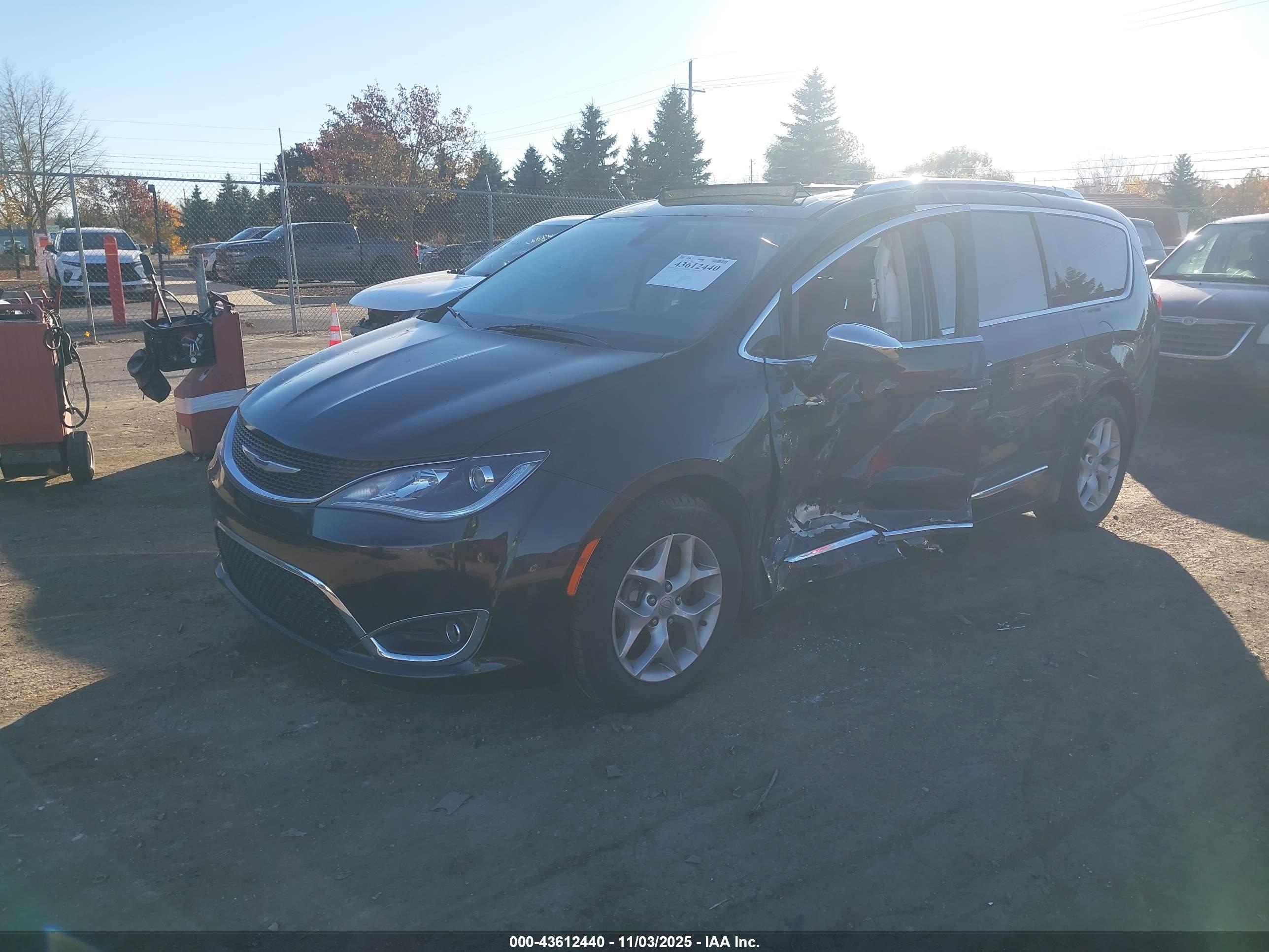 CHRYSLER PACIFICA image 2