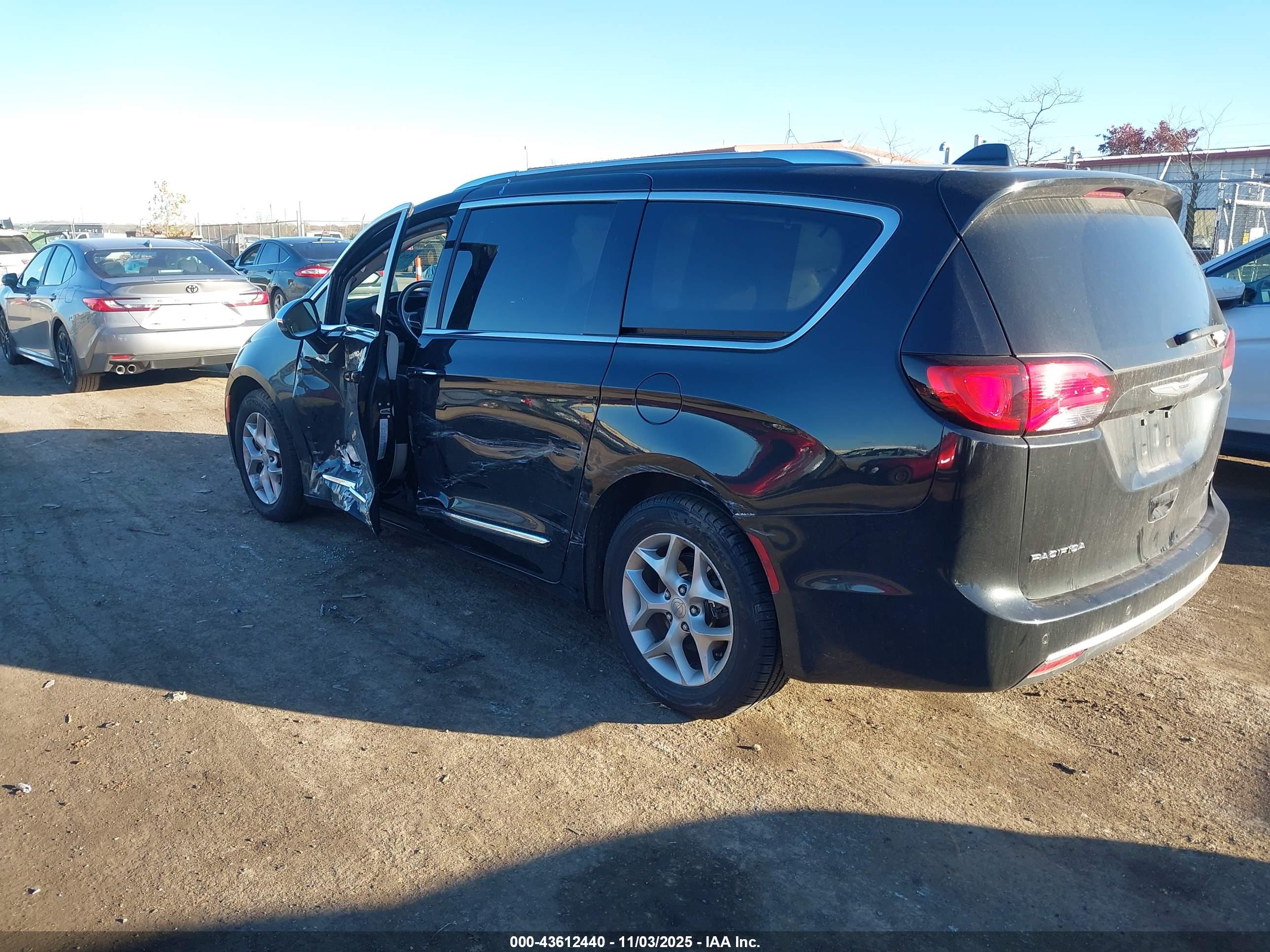 CHRYSLER PACIFICA image 3