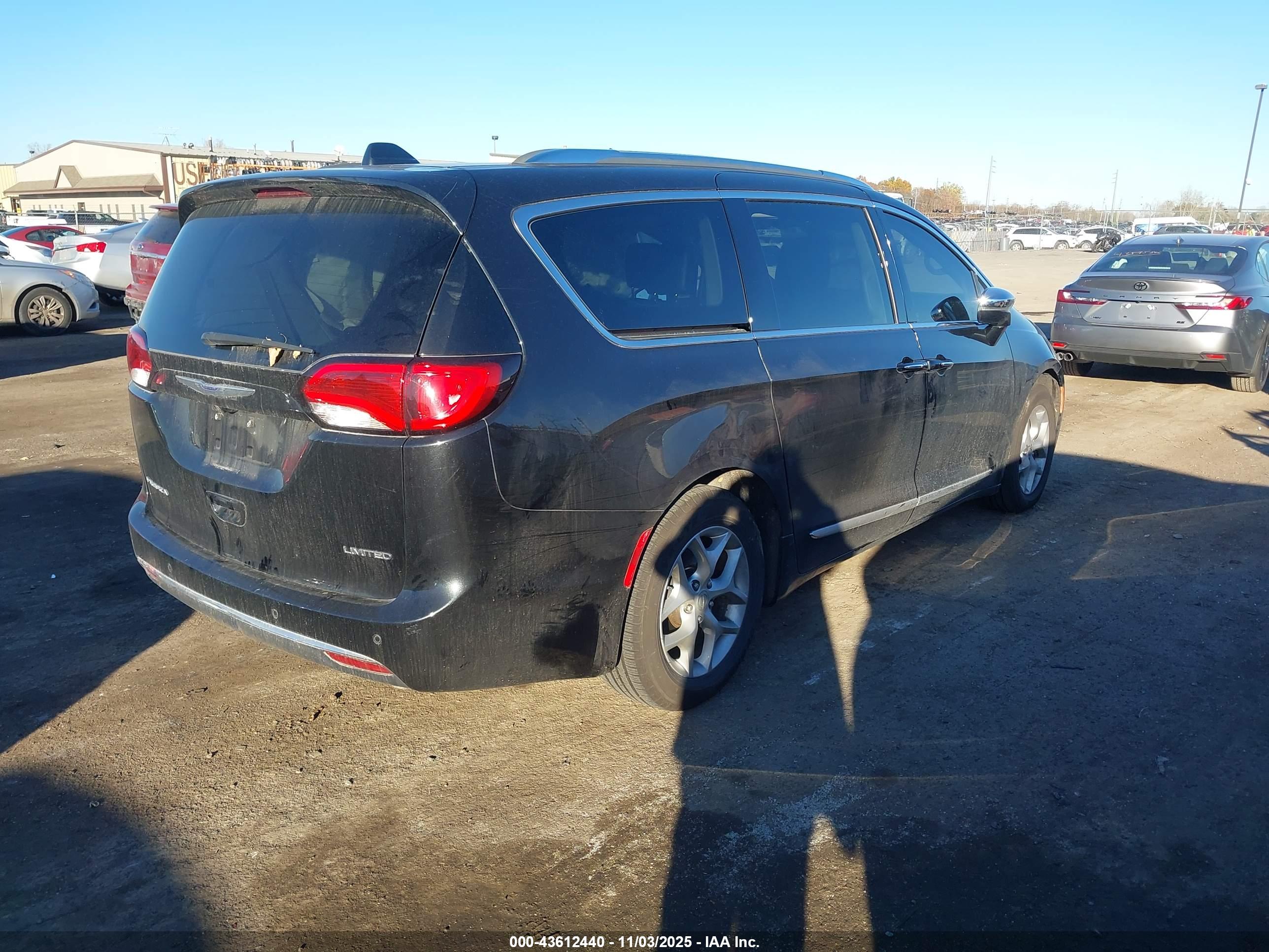 CHRYSLER PACIFICA image 4