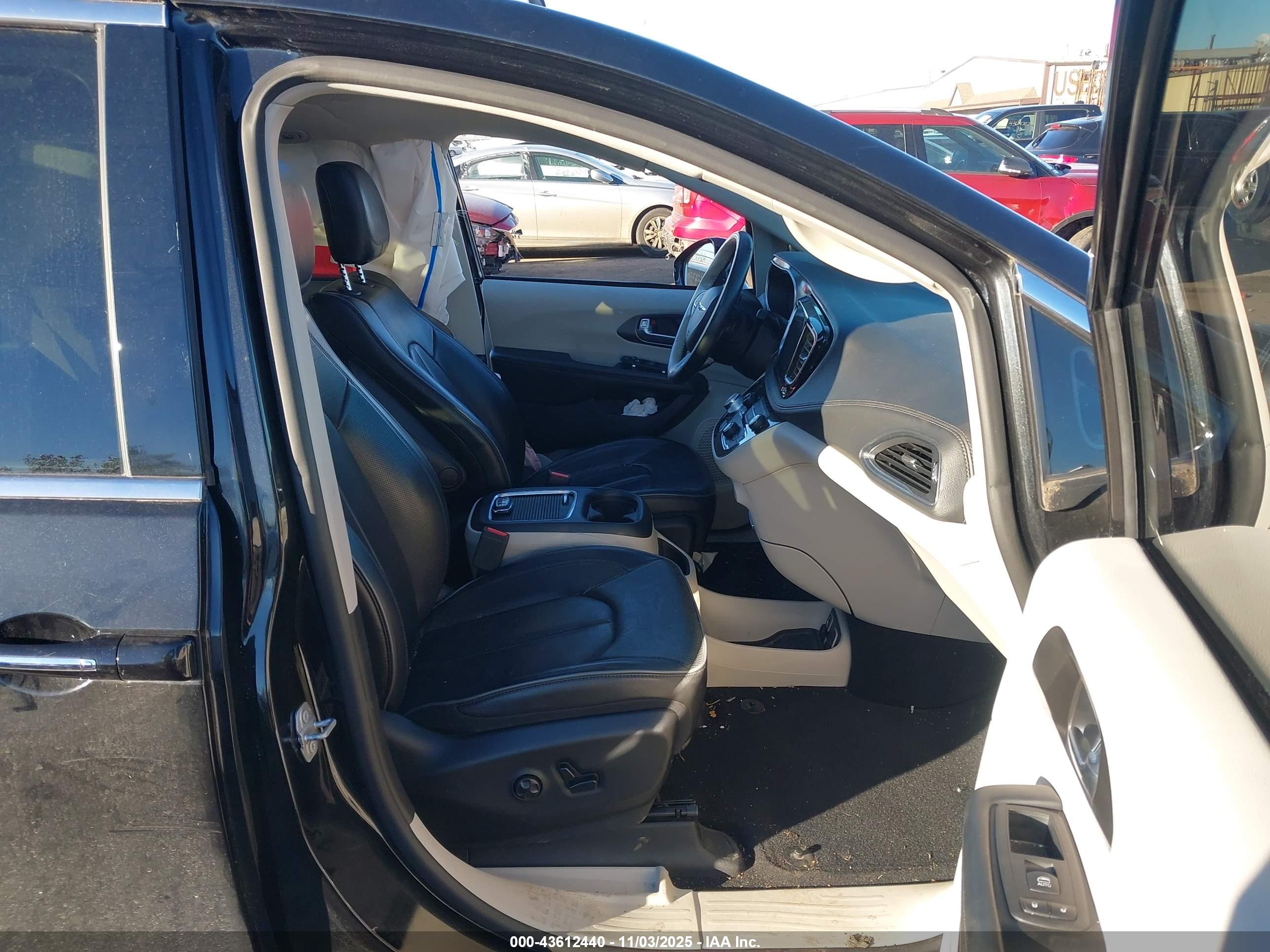 CHRYSLER PACIFICA image 5