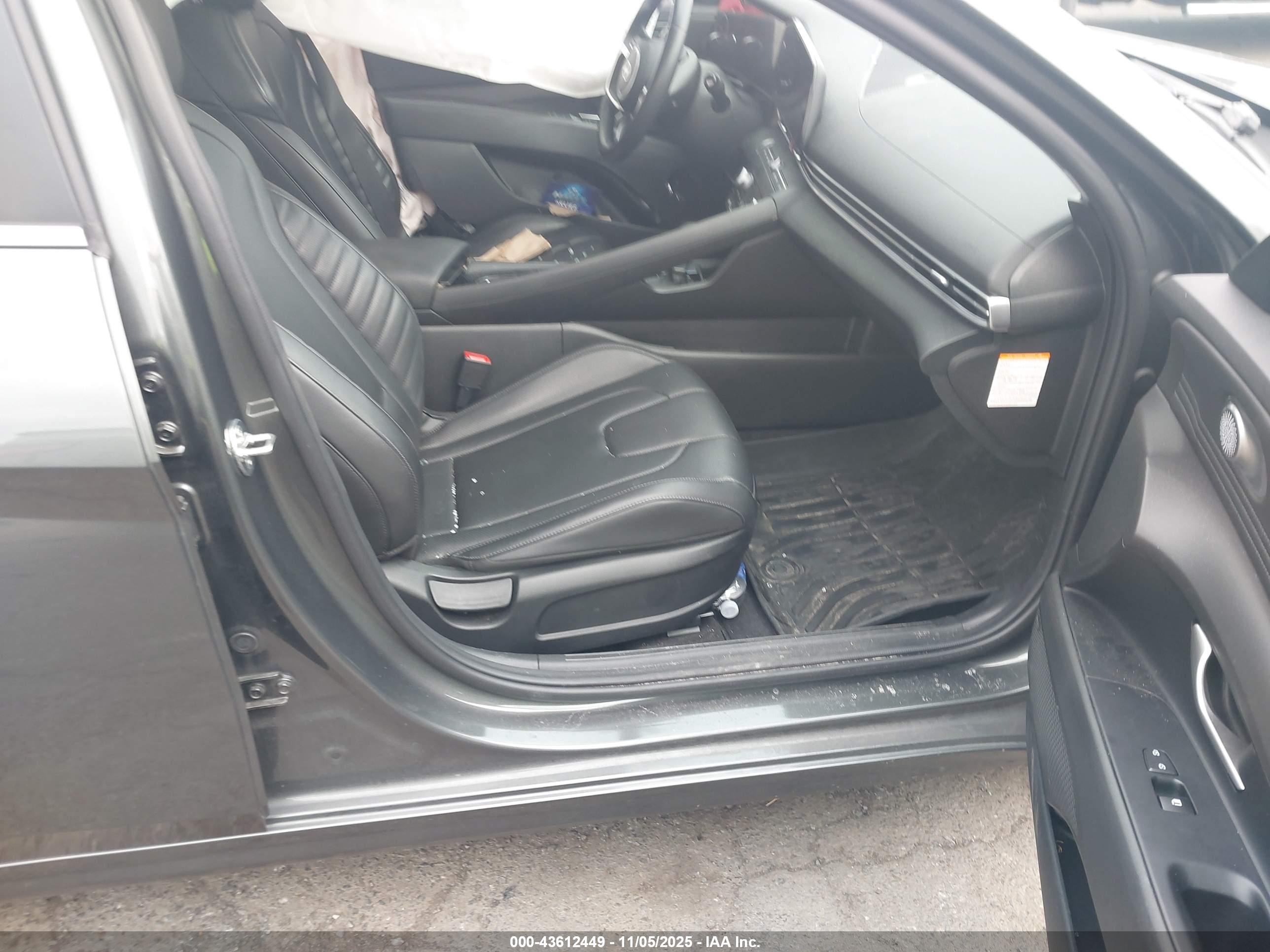 HYUNDAI ELANTRA image 5