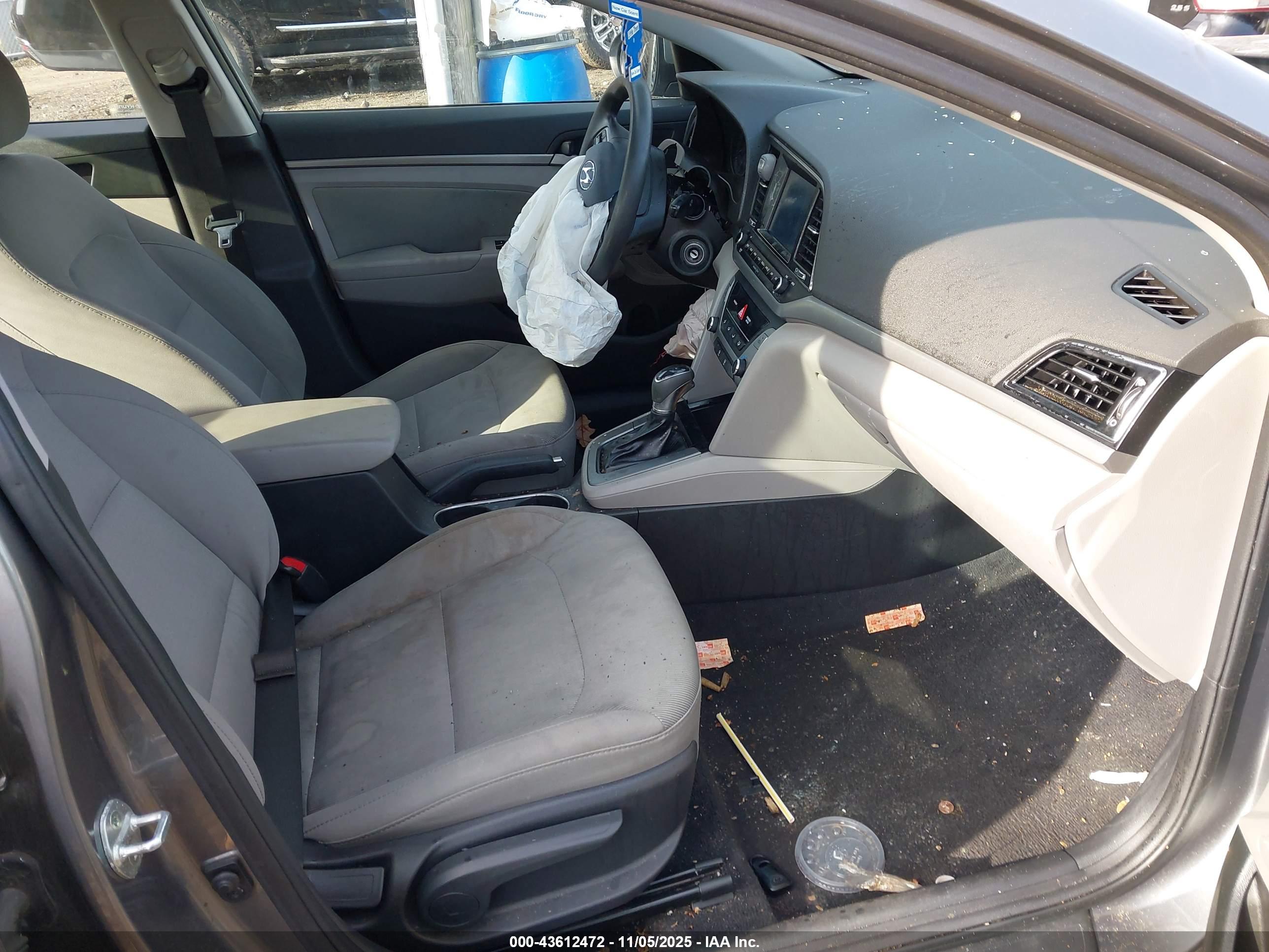 HYUNDAI ELANTRA image 5