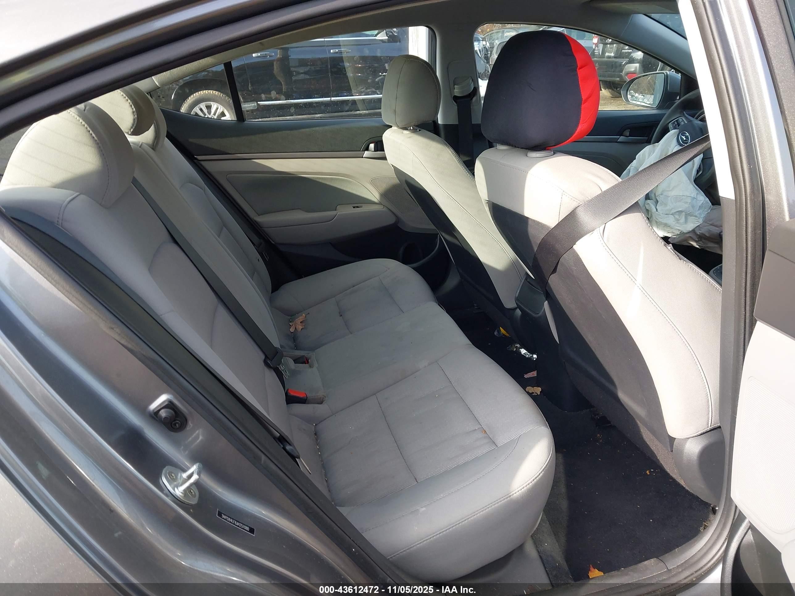 HYUNDAI ELANTRA image 8