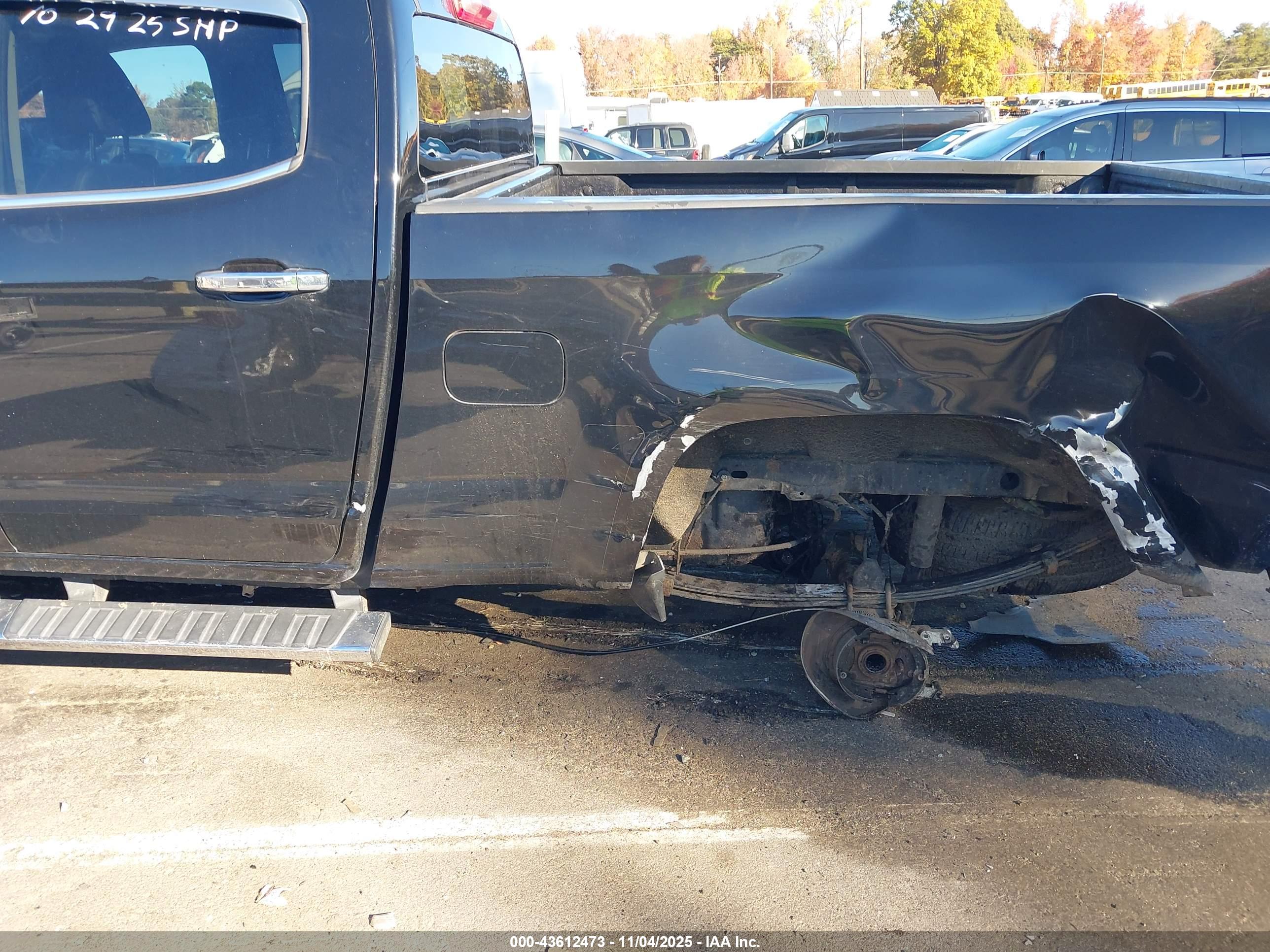 CHEVROLET COLORADO image 6
