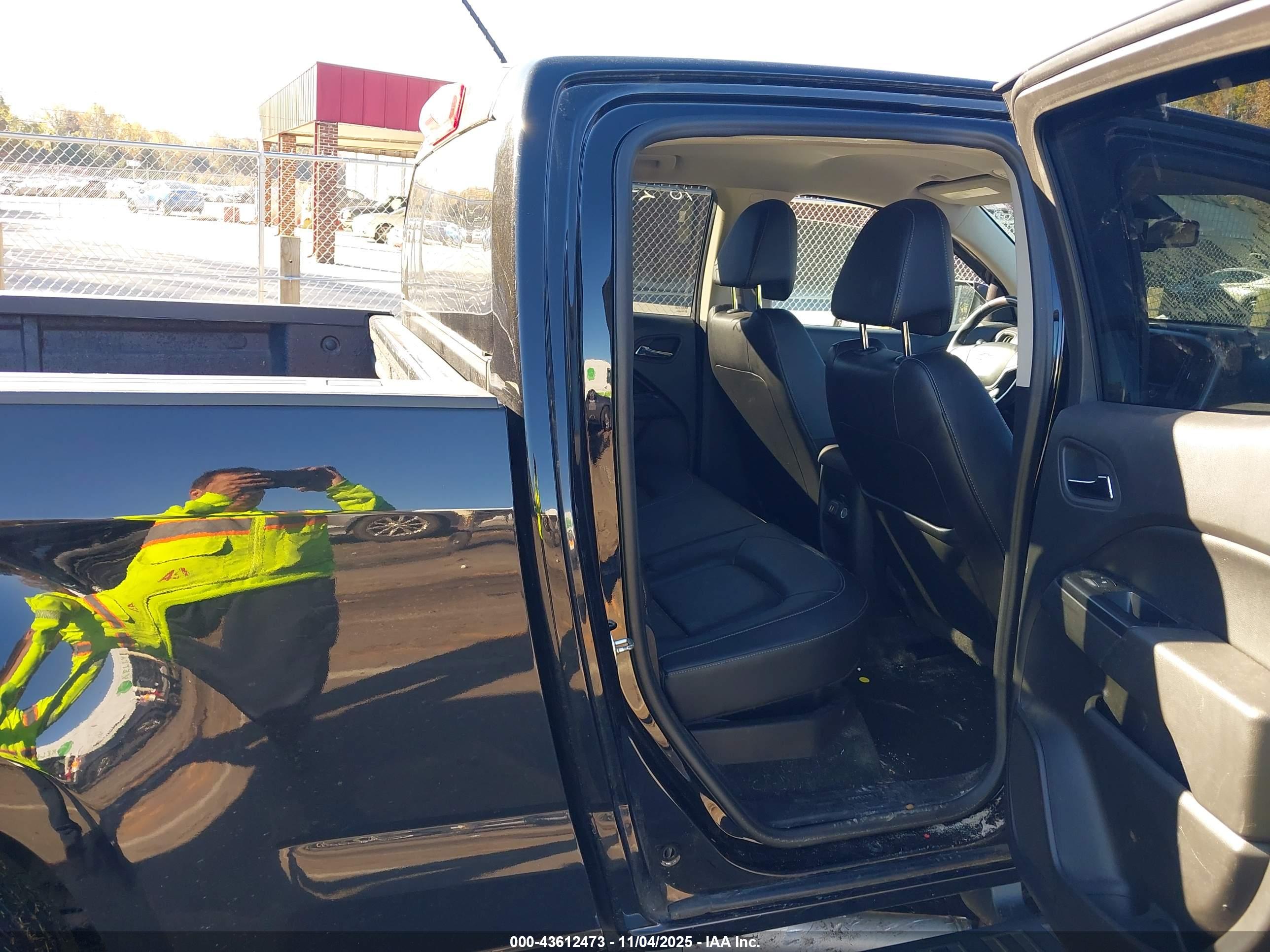 CHEVROLET COLORADO image 8