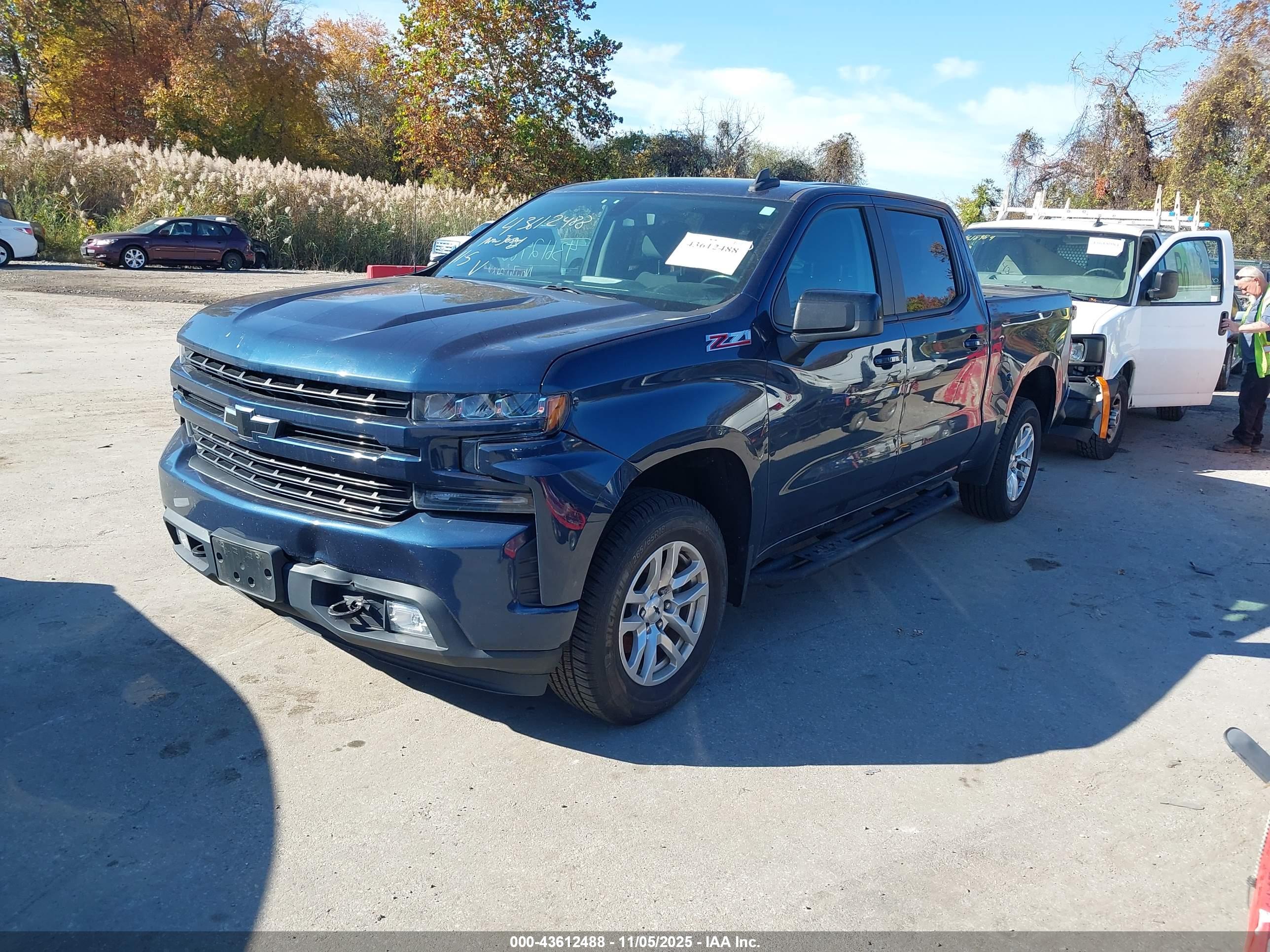 CHEVROLET SILVERADO image 2