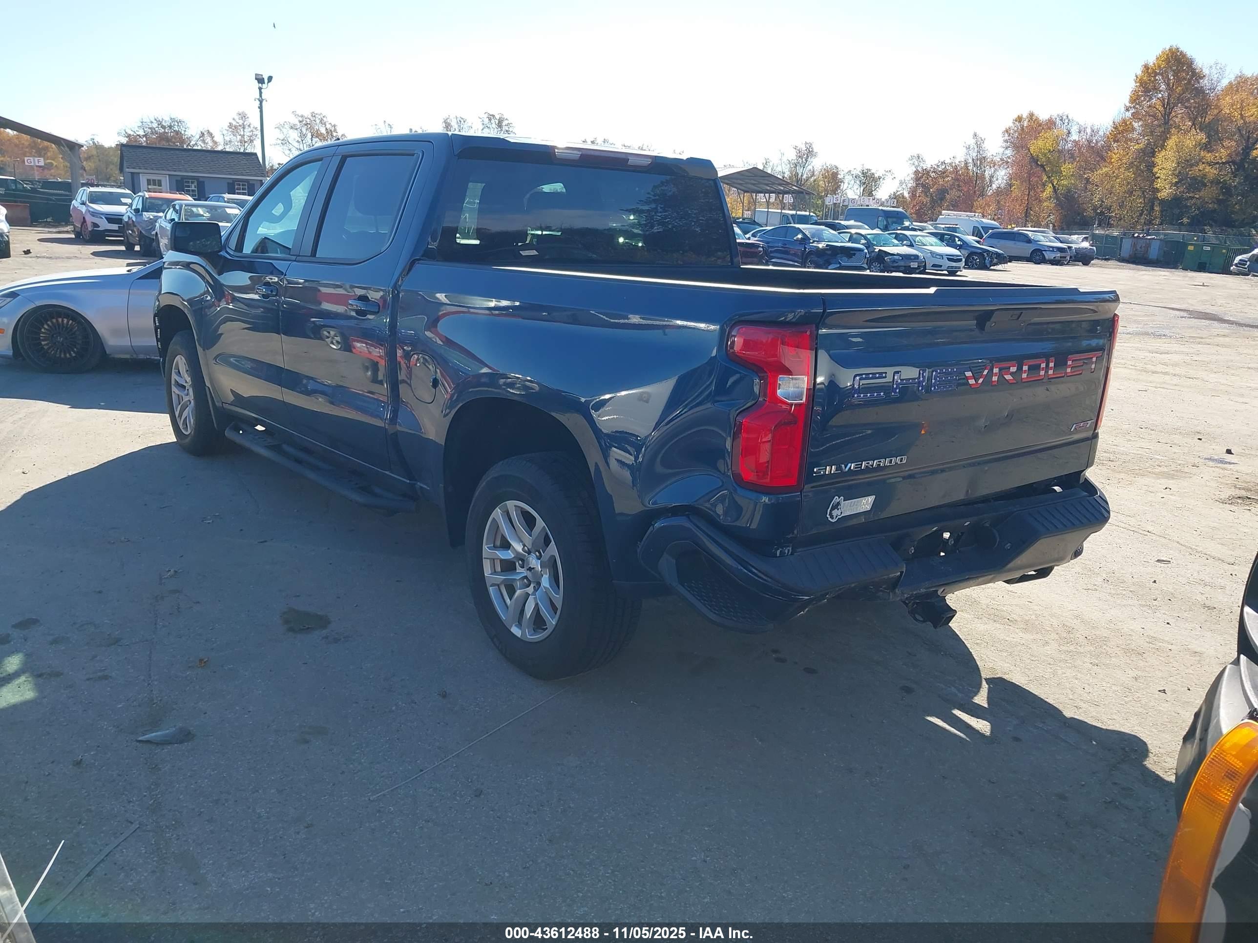 CHEVROLET SILVERADO image 3