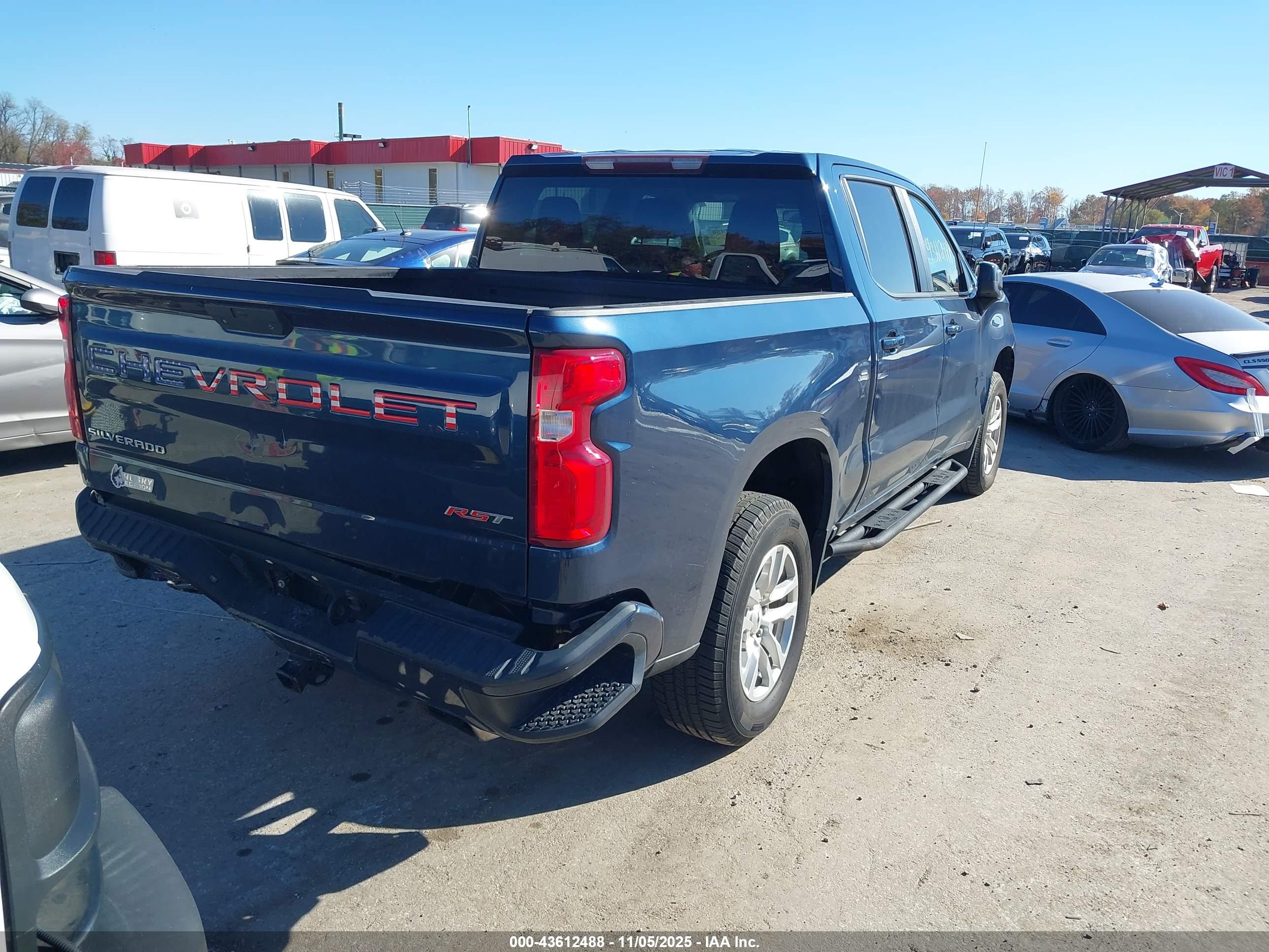 CHEVROLET SILVERADO image 4