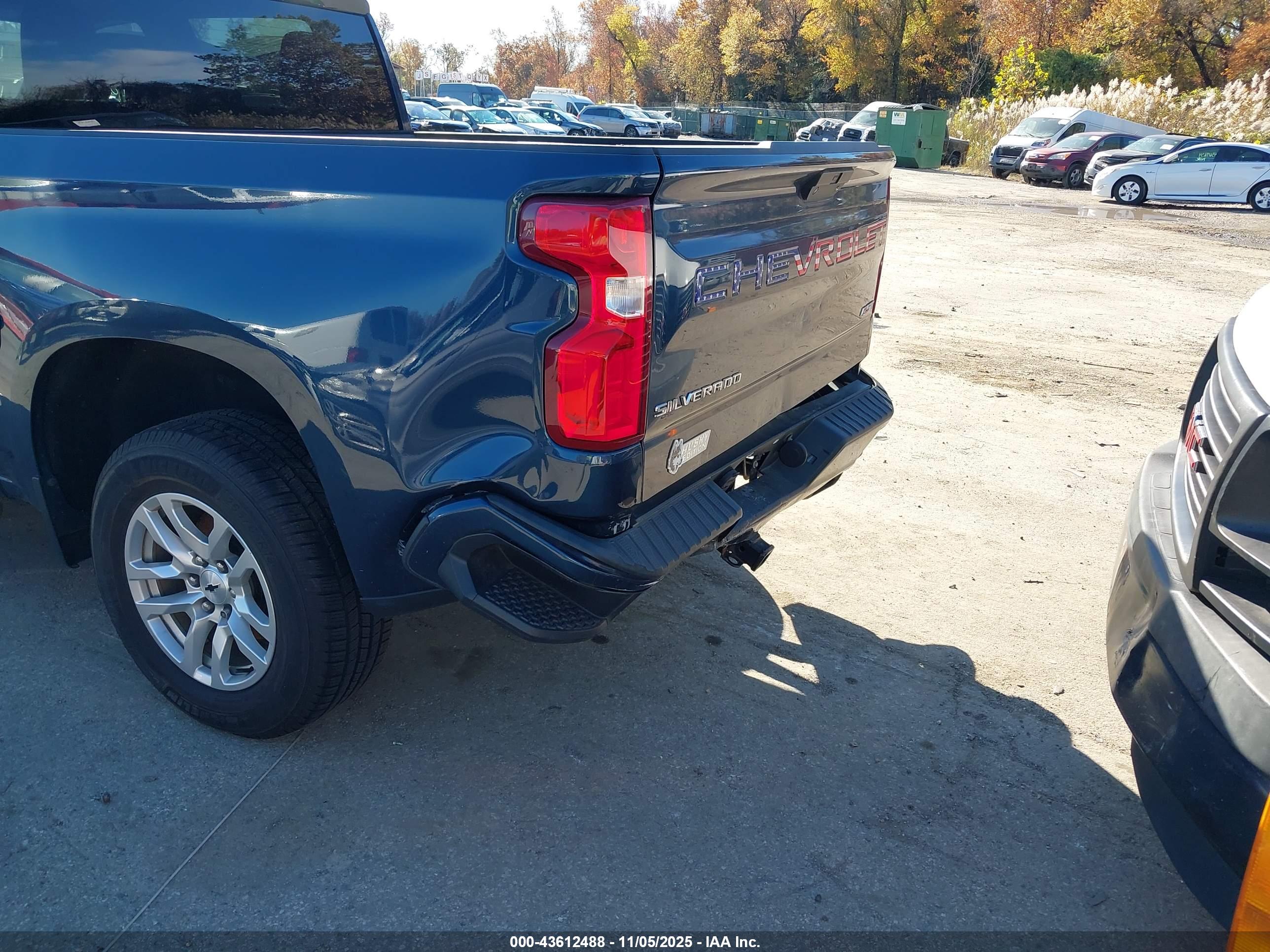 CHEVROLET SILVERADO image 6