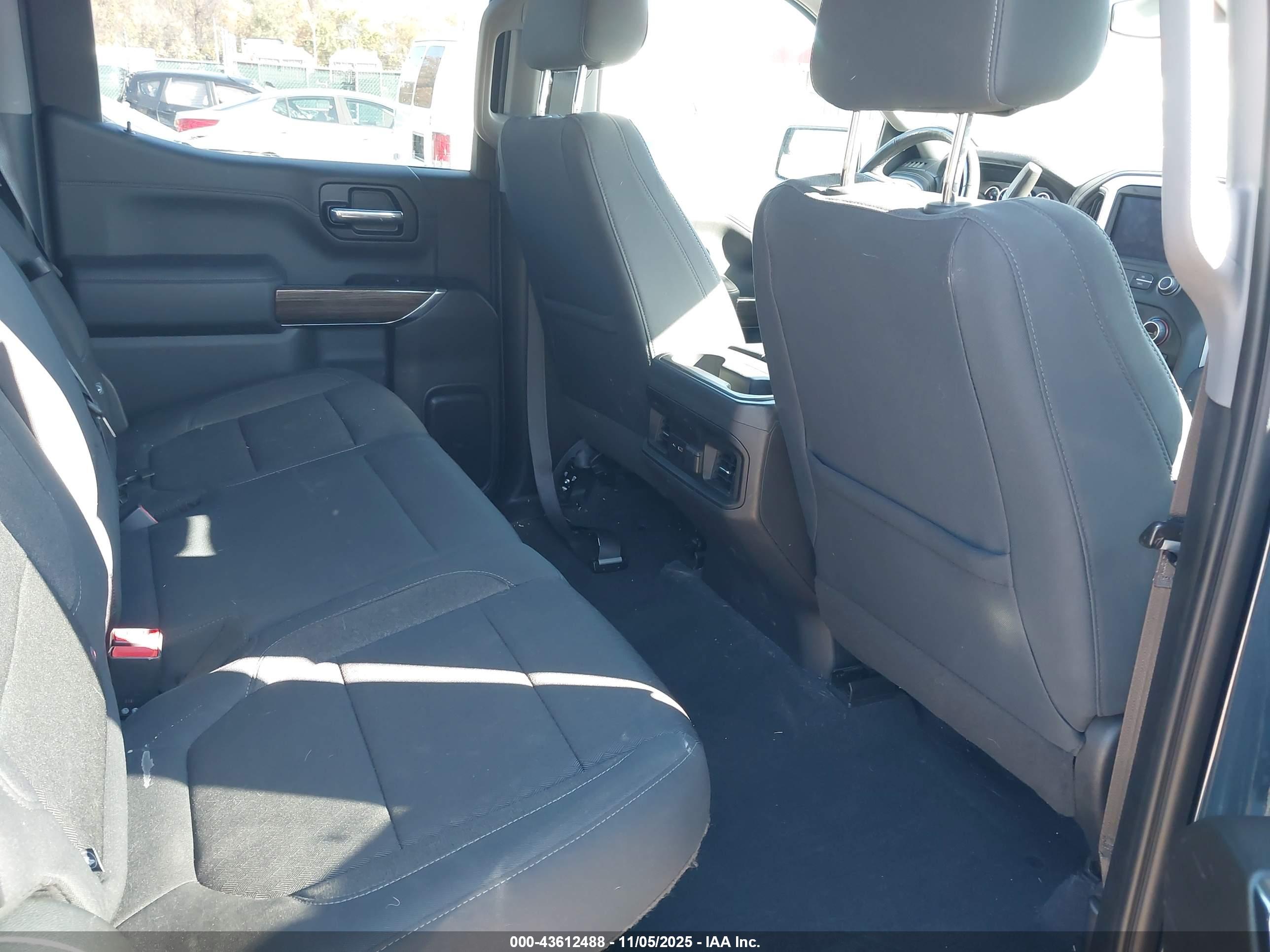 CHEVROLET SILVERADO image 8