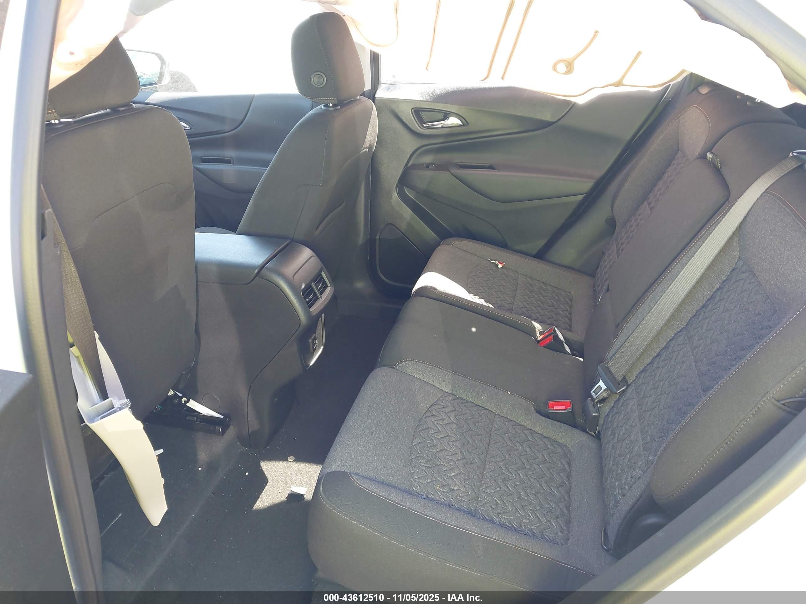 CHEVROLET EQUINOX image 8