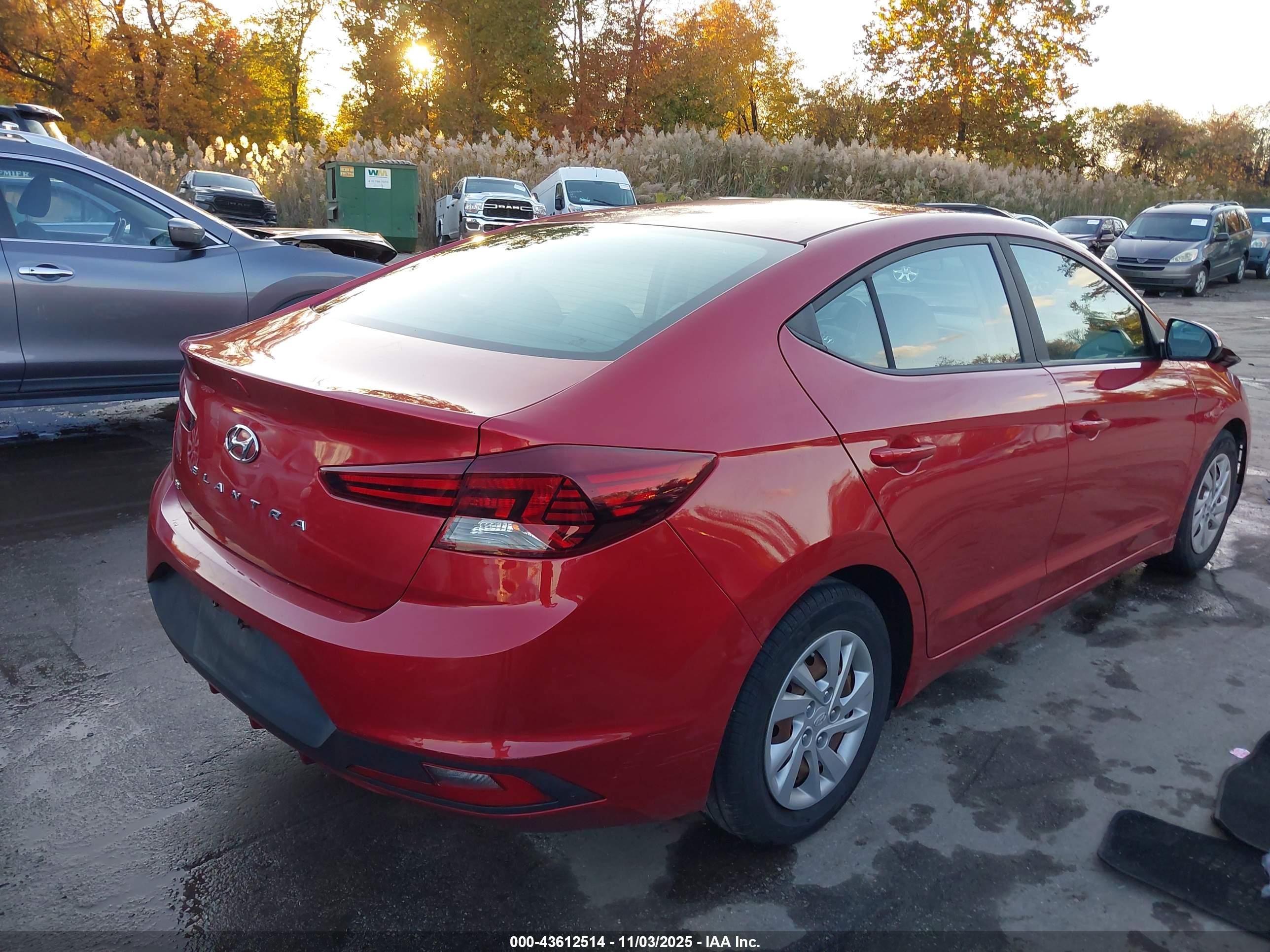 HYUNDAI ELANTRA image 4
