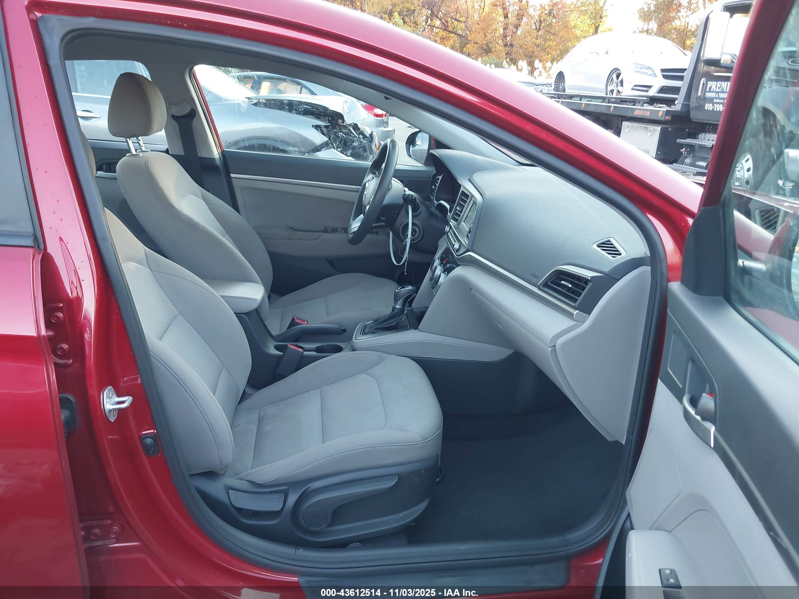HYUNDAI ELANTRA image 5