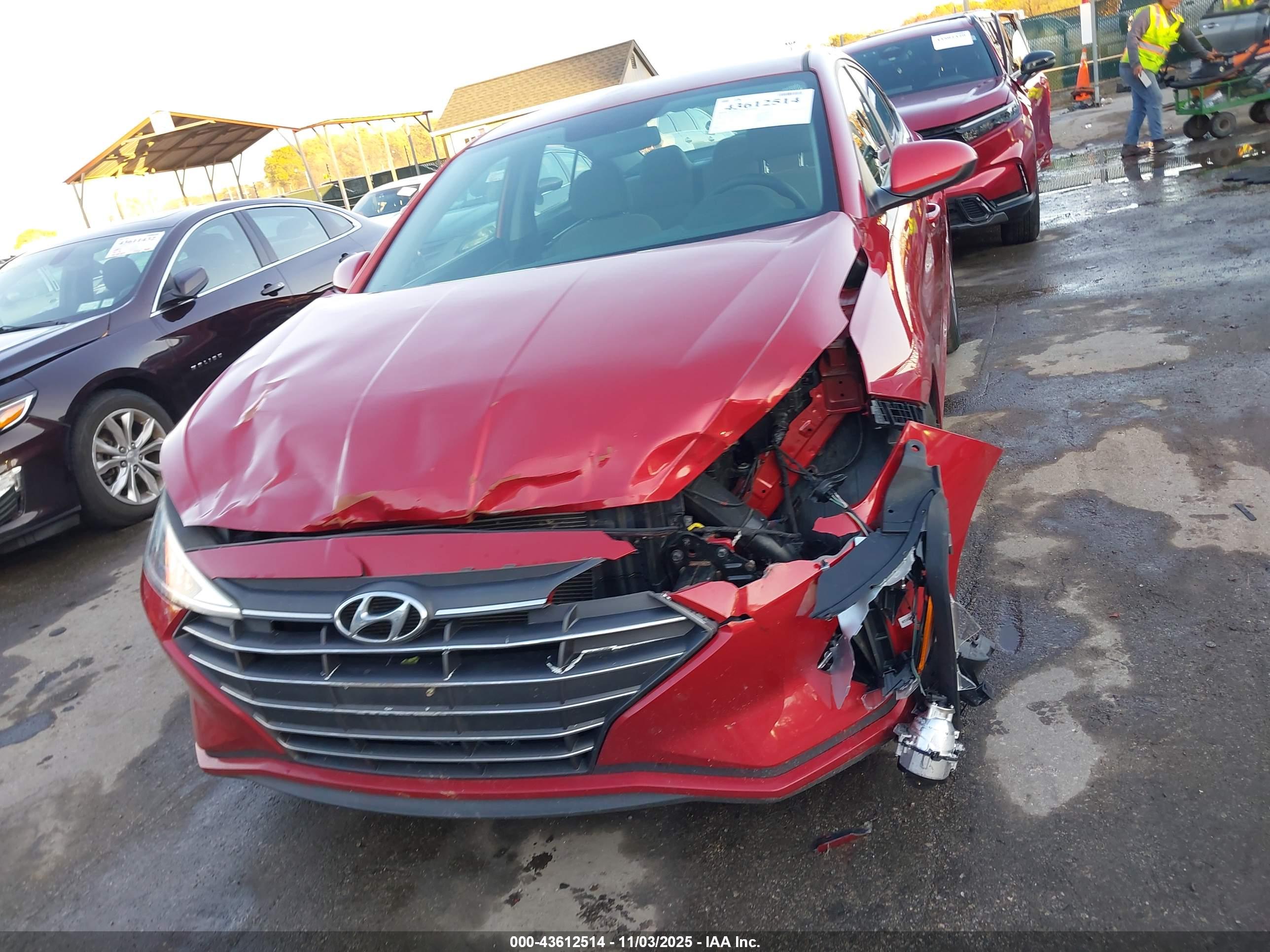 HYUNDAI ELANTRA image 6