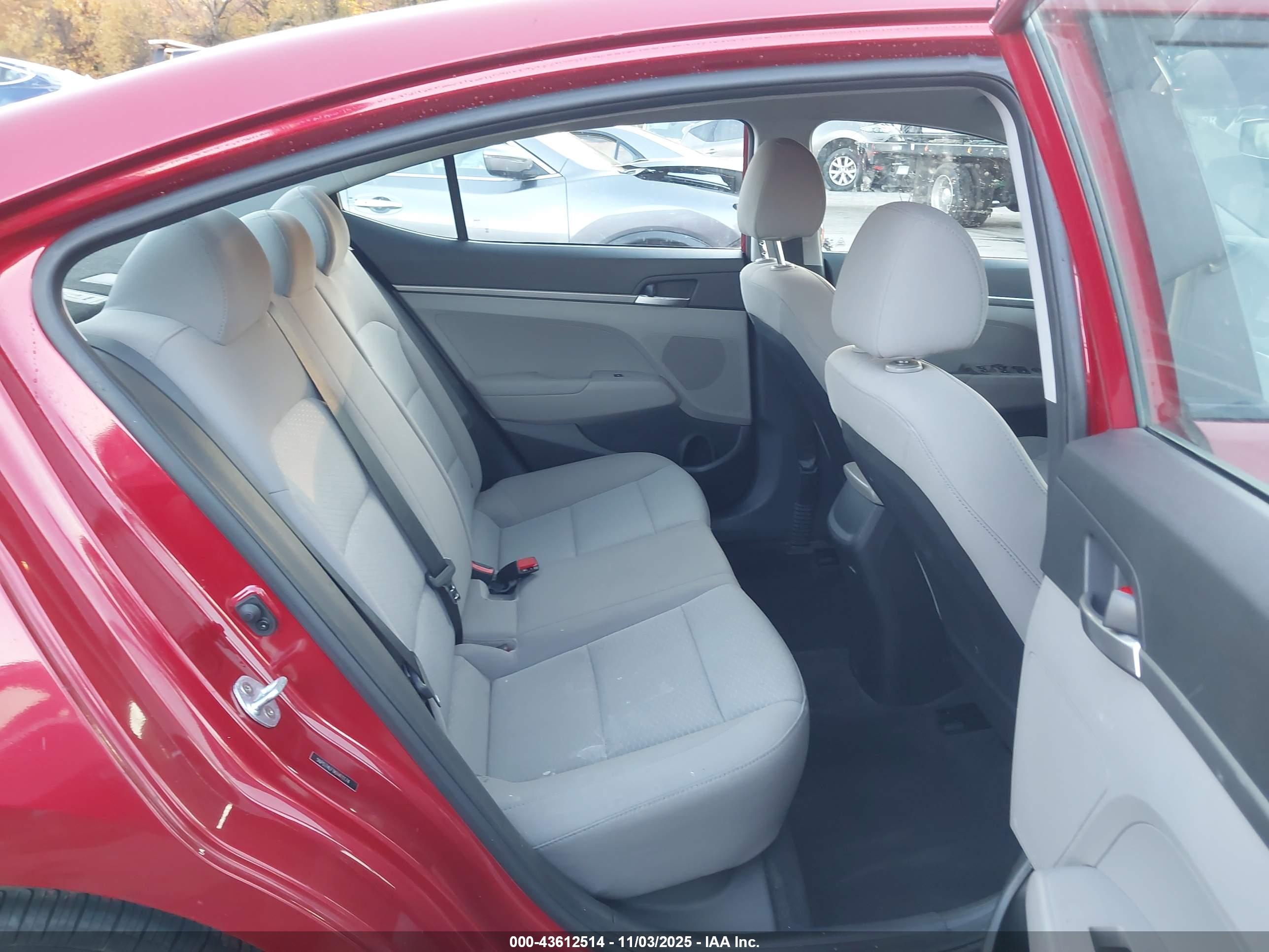 HYUNDAI ELANTRA image 8
